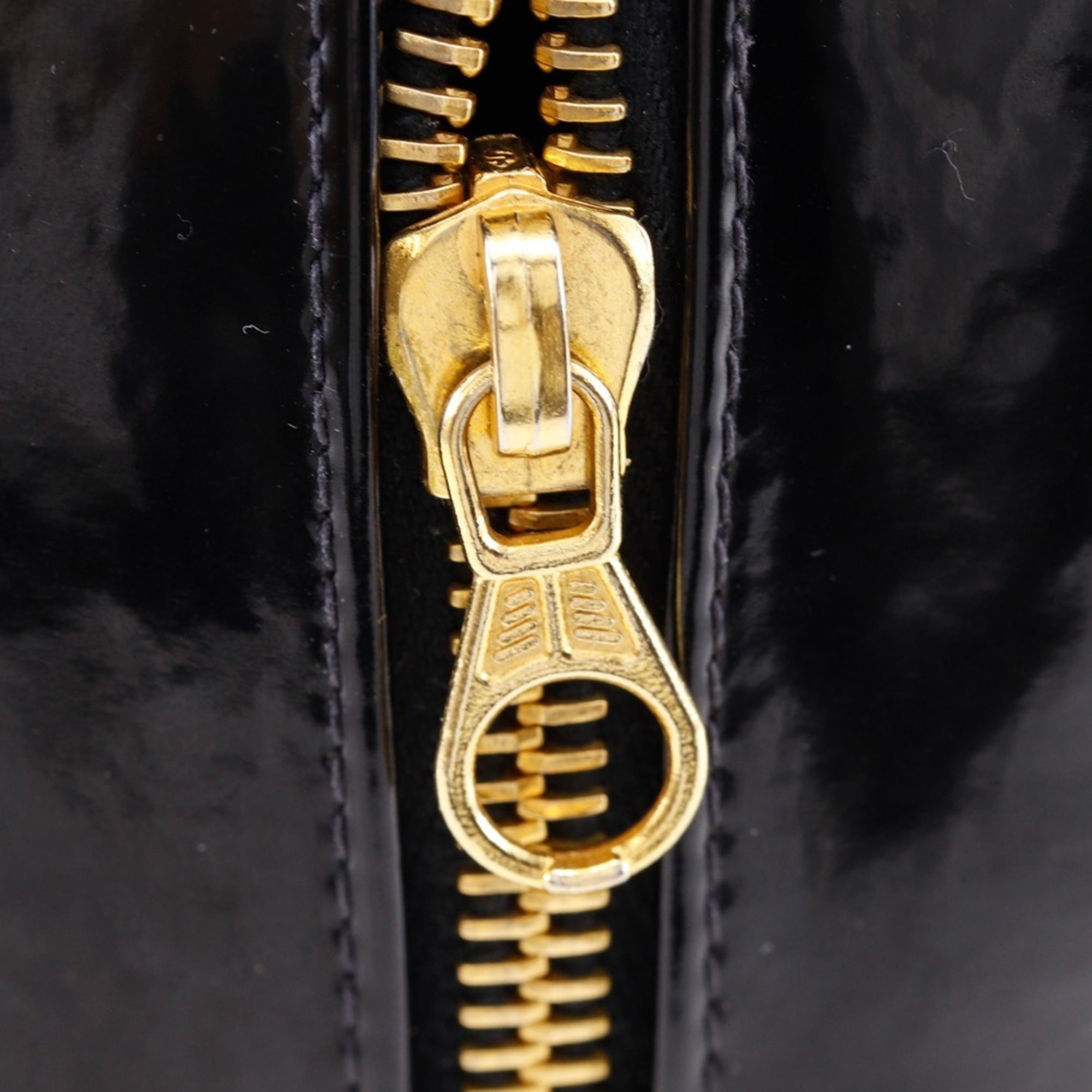Chanel Black Patent Leather Leather Handbag (Pre-Owned)