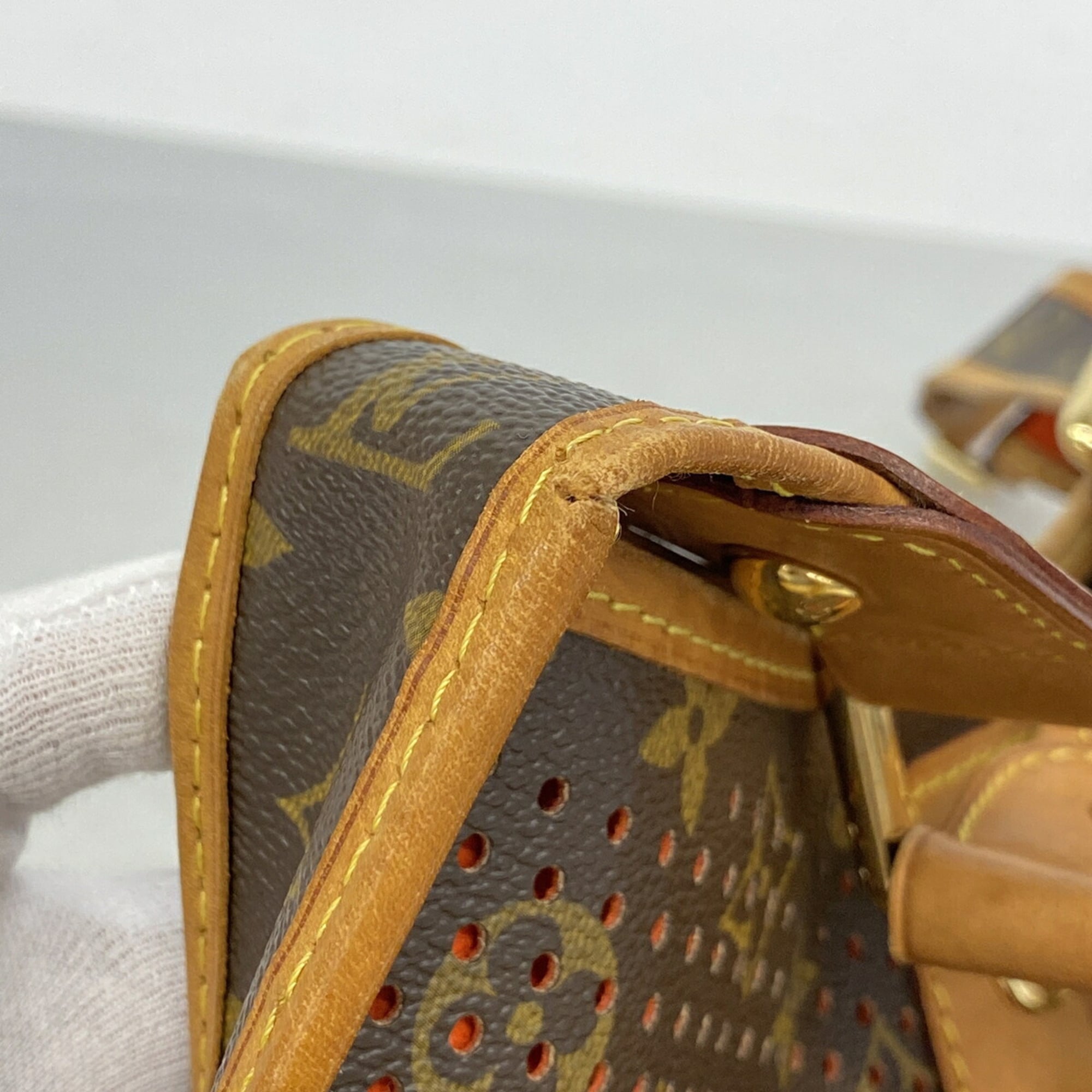 Louis Vuitton Lv Orange Shoulder Bag (Pre-Owned)