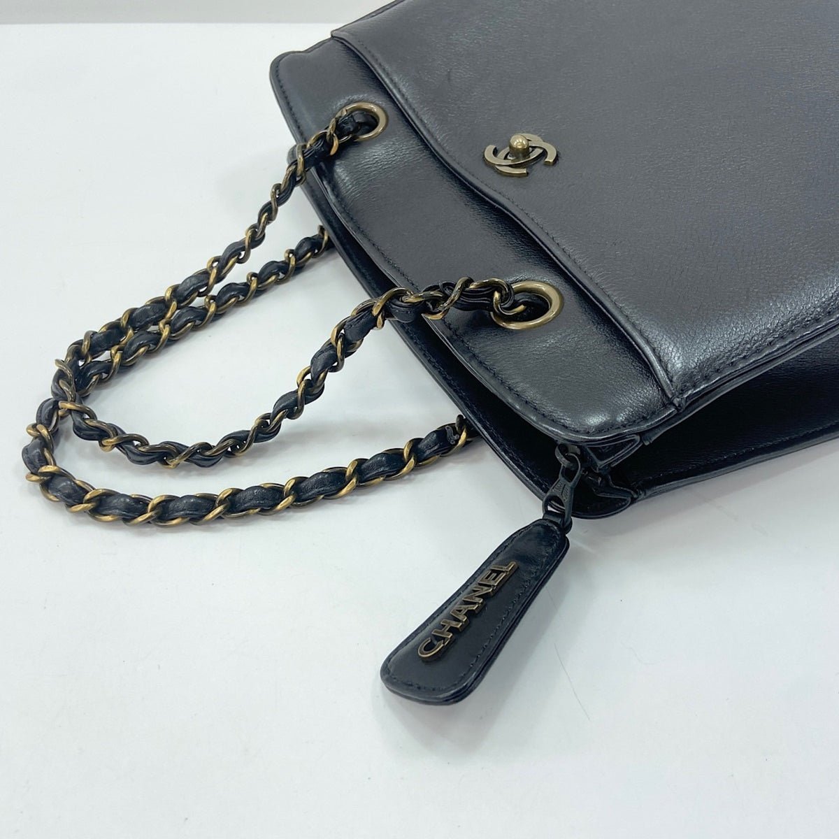 Chanel Black Handbag (Pre-Owned)