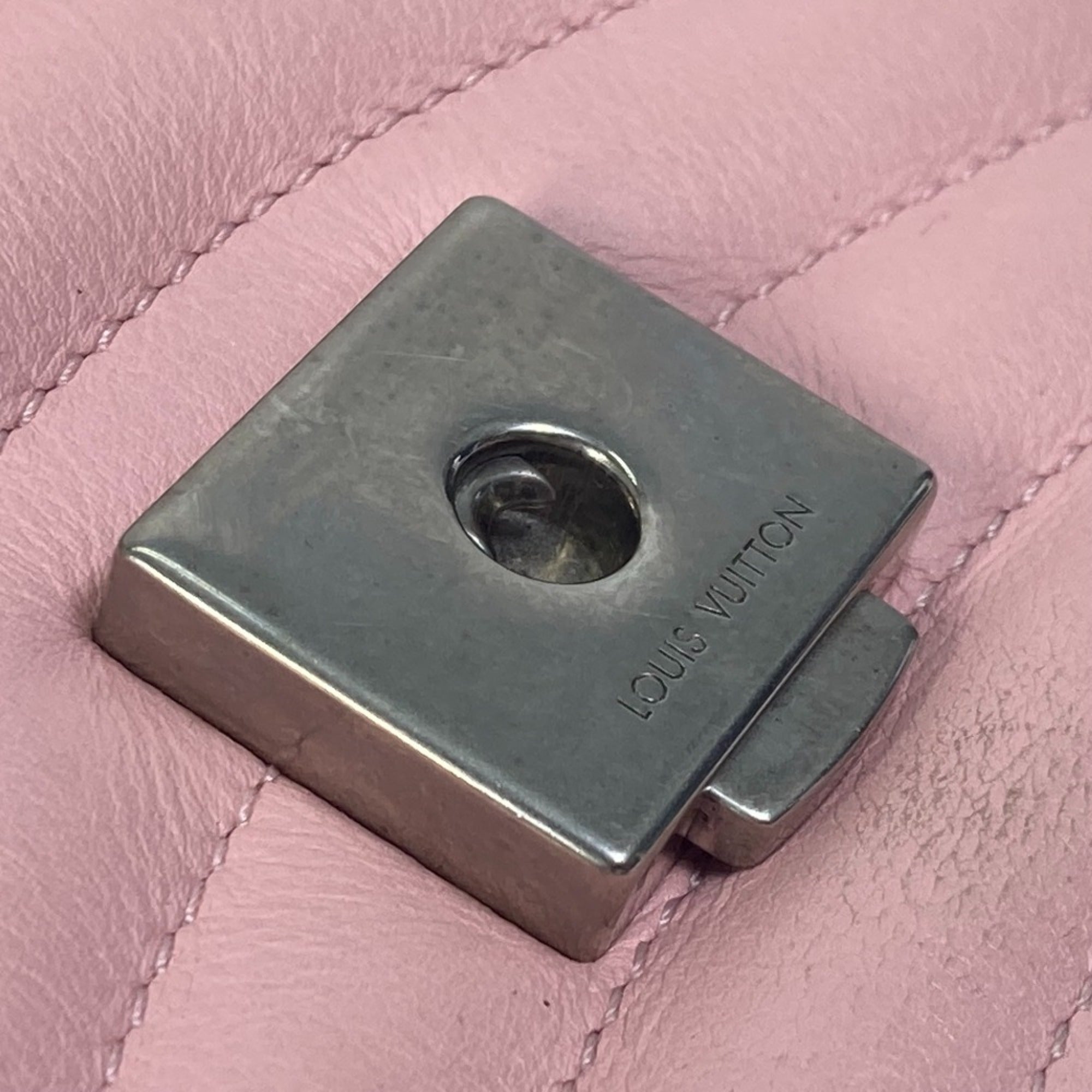 Louis Vuitton Pink Leather Handbag Shoulder Bag (Pre-Owned)