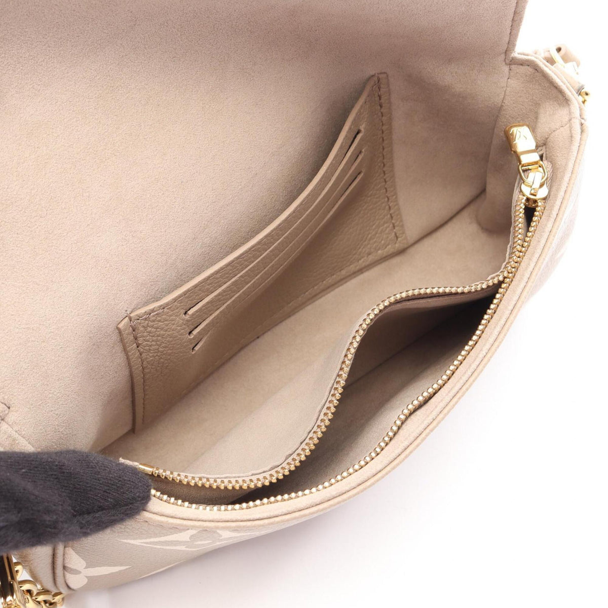 Louis Vuitton Beige Leather Handbag (Pre-Owned)