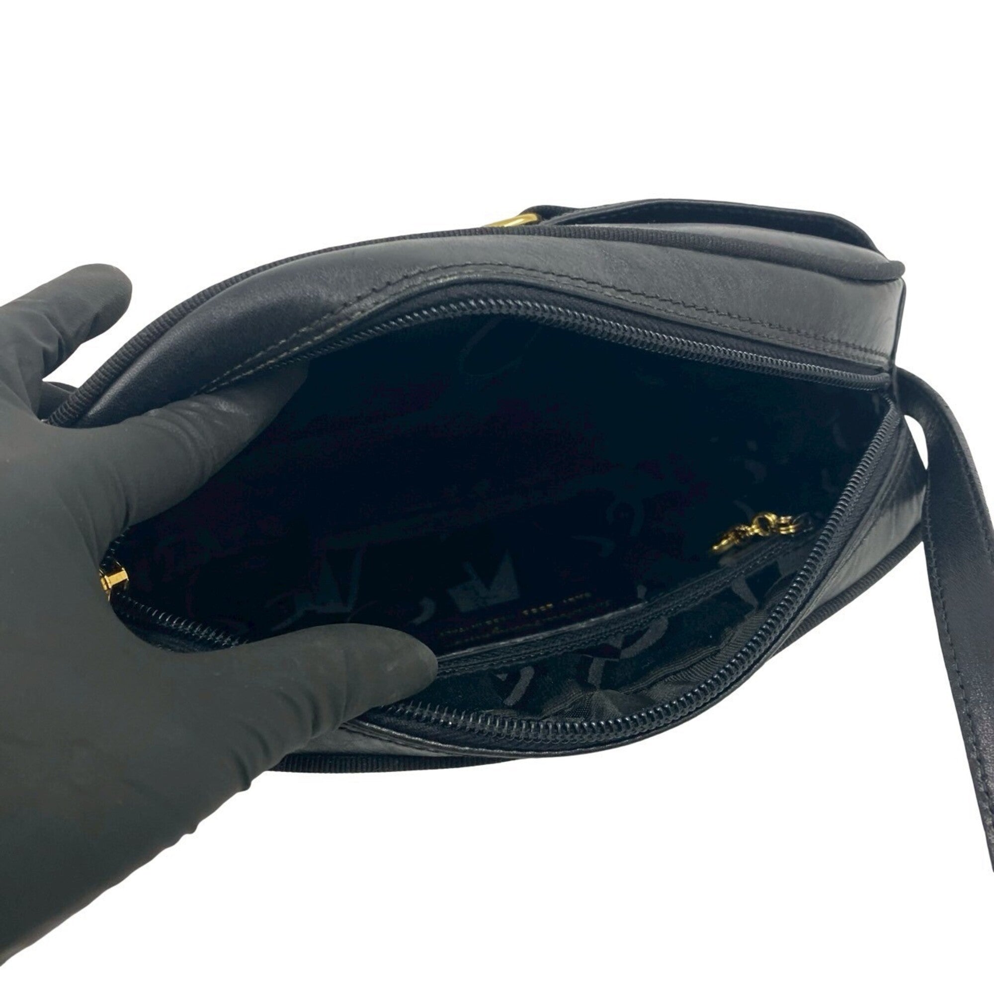 Salvatore Ferragamo Black Leather Pochette Shoulder Bag (Pre-Owned)