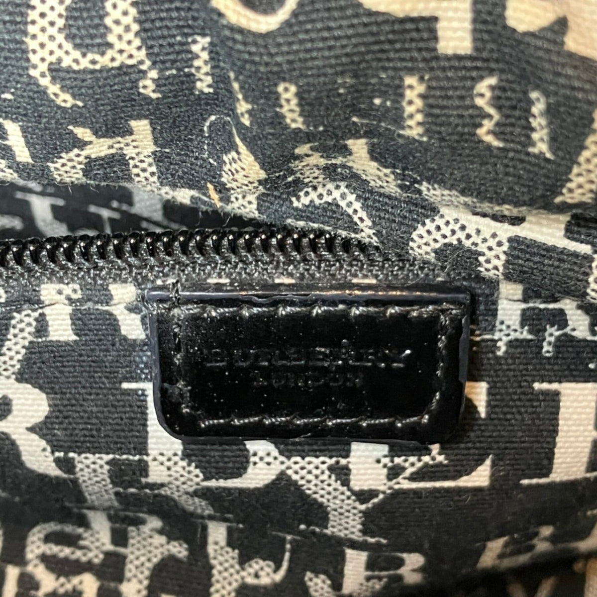 Burberry Black Patent Leather Handbag (Pre-Owned)