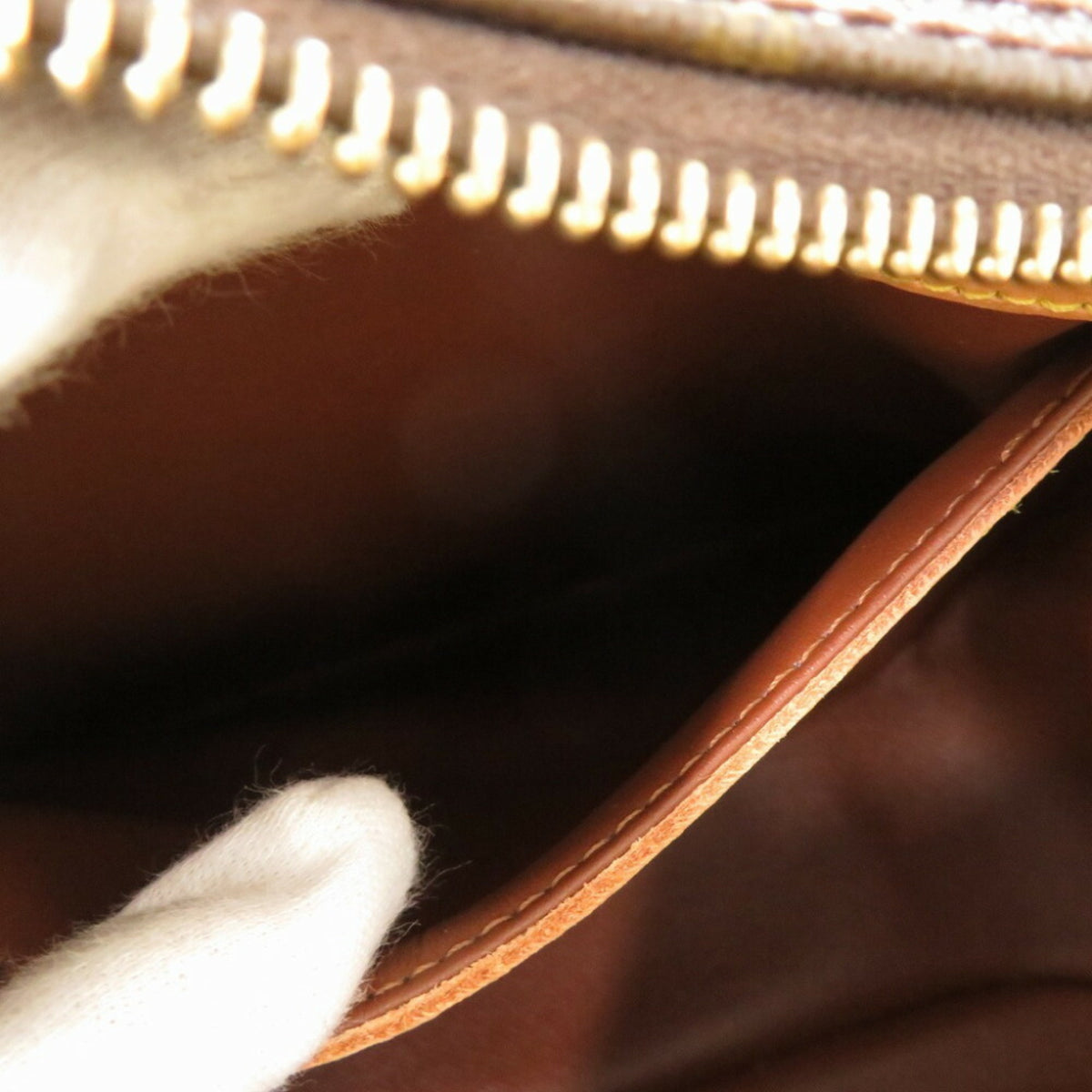 Louis Vuitton Brown Monogram Monogram Shoulder Bag (Pre-Owned)
