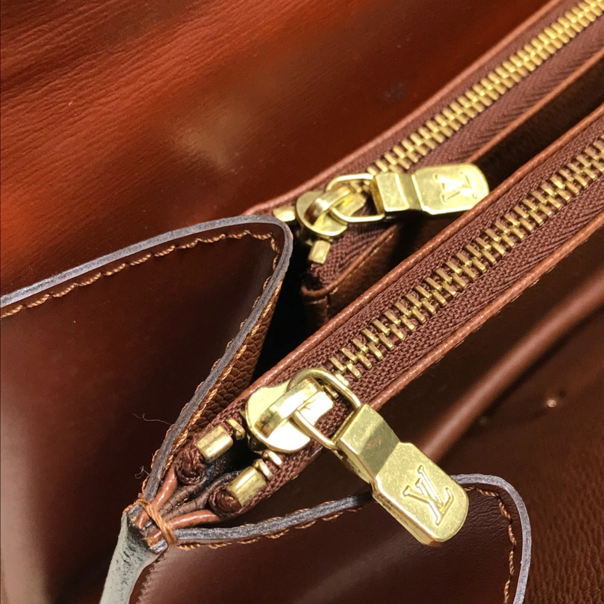 Louis Vuitton Brown Leather Handbag (Pre-Owned)