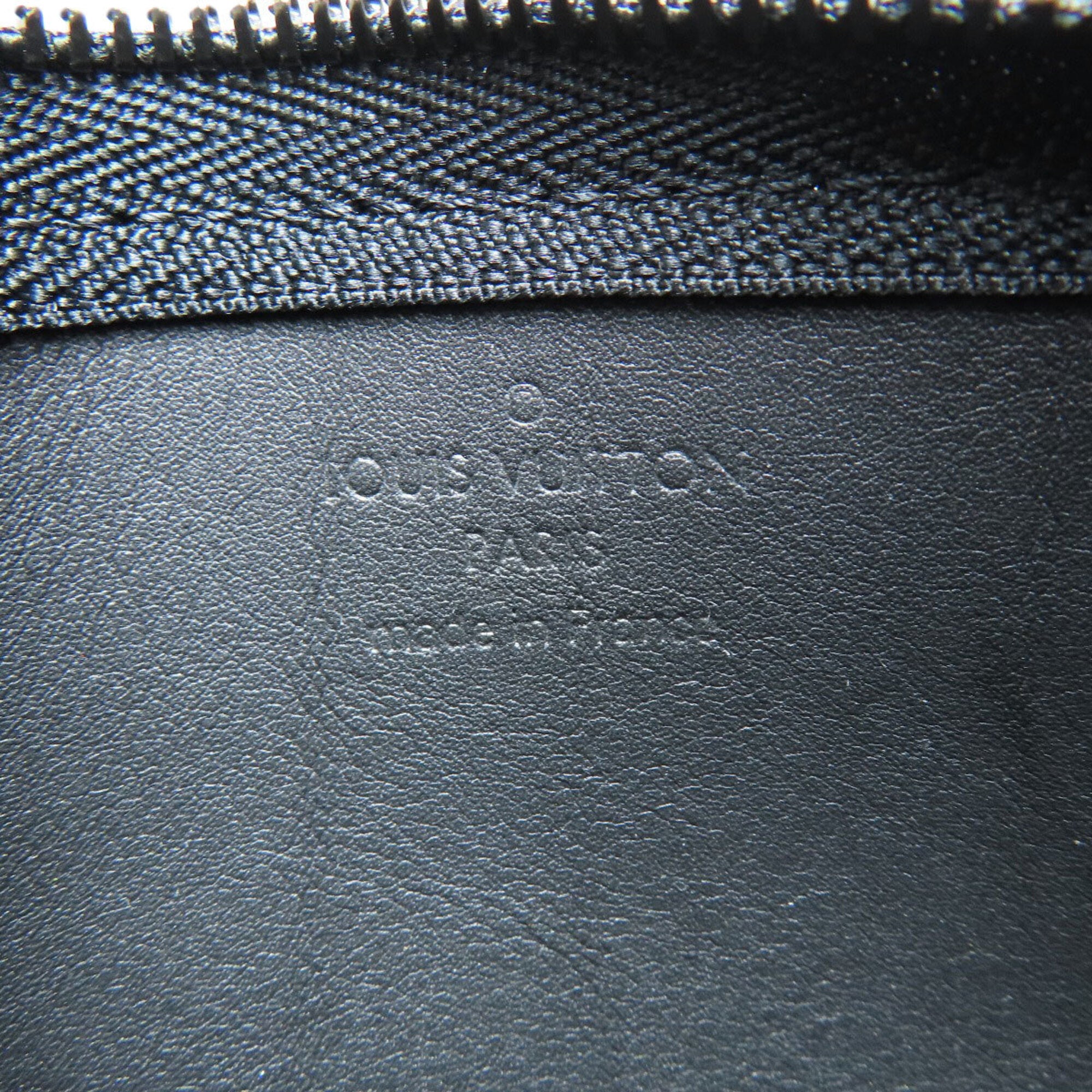 Louis Vuitton Noir Leather Pochette (Pre-Owned)