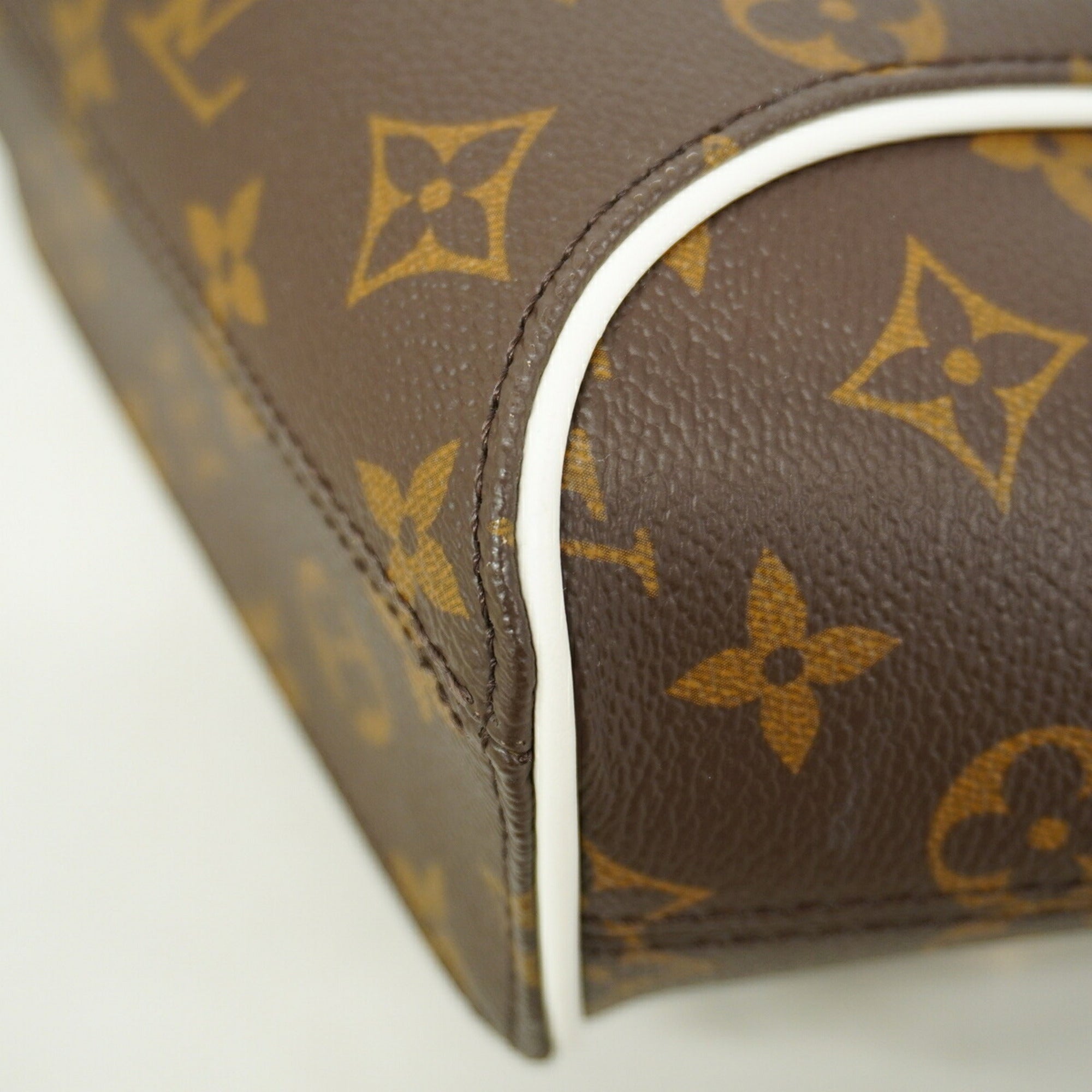 Louis Vuitton Brown Handbag (Pre-Owned)