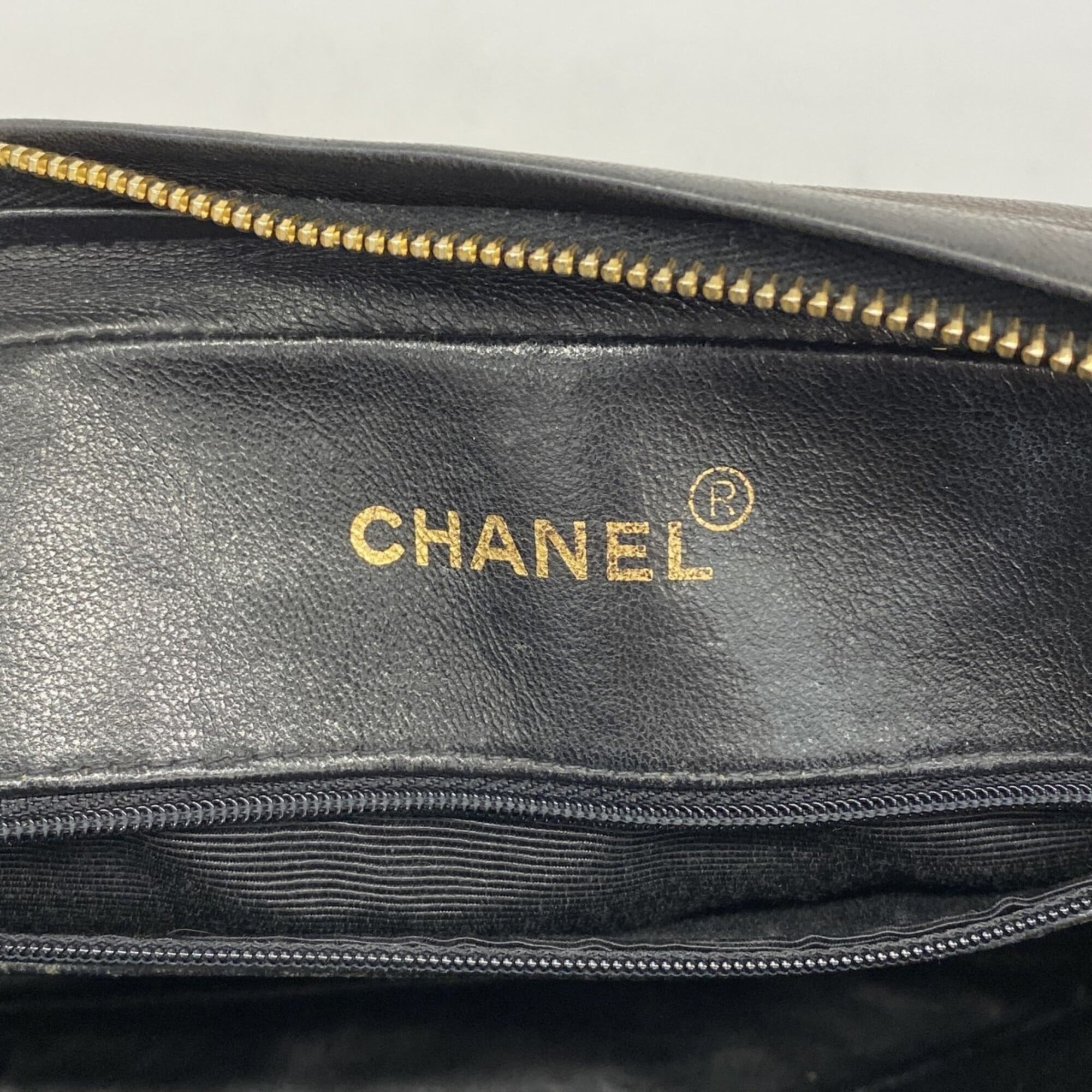 Chanel Black Leather Shoulder Bag (Pre-Owned)