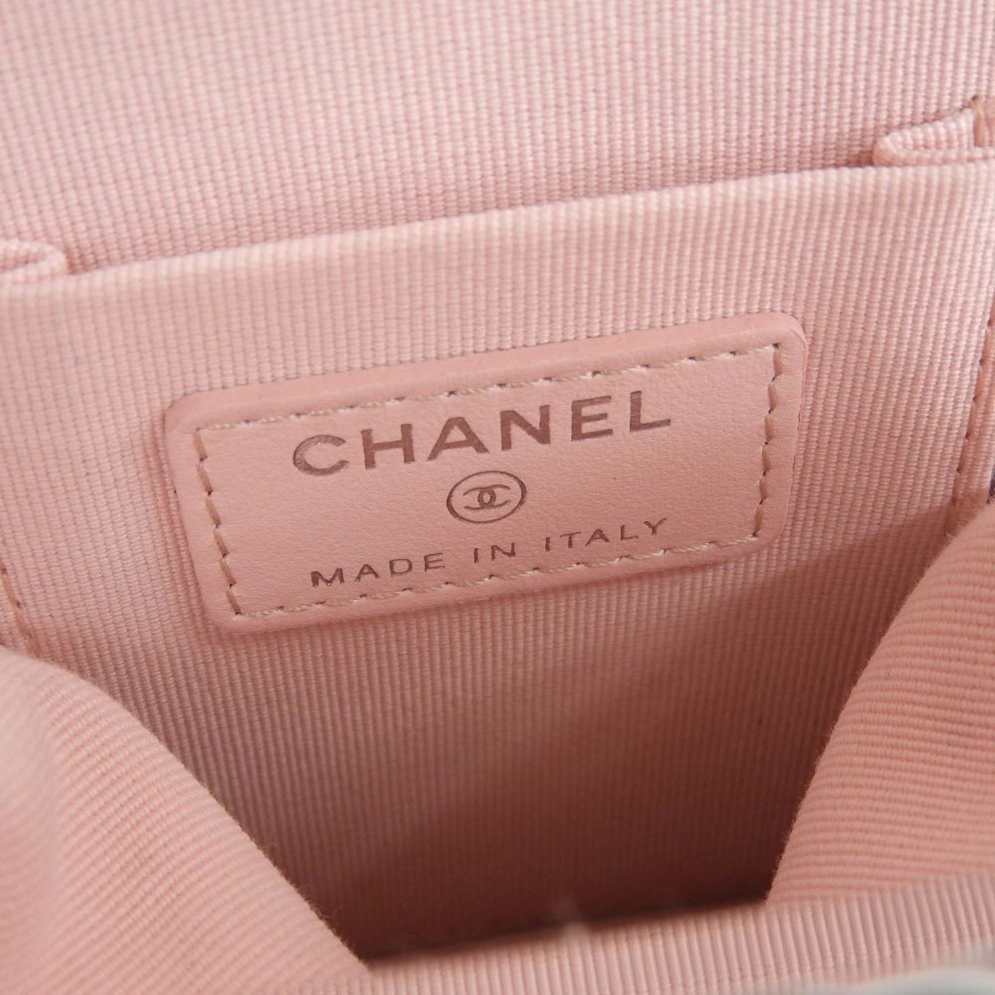 Chanel White Leather Shoulder Bag (Pre-Owned)