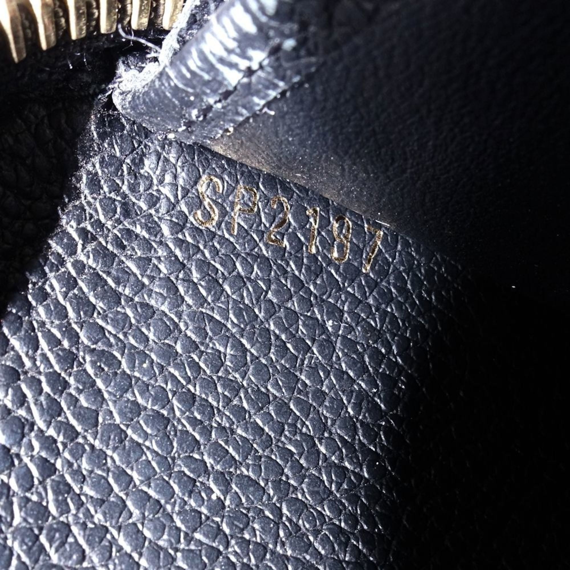 Louis Vuitton Black Leather Long Wallet (Bi-Fold) (Pre-Owned)