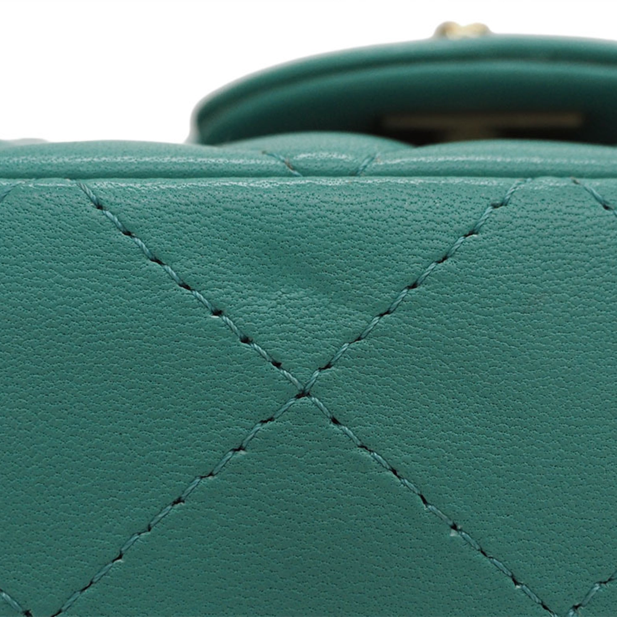 Chanel Green Shoulder Bag (Pre-Owned)
