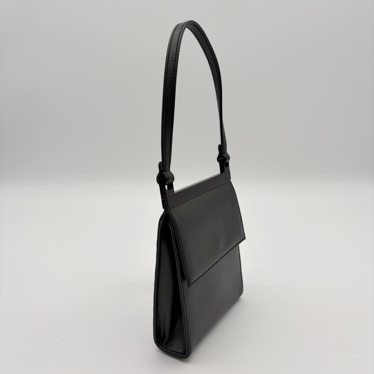 Gucci Dark Gray Dark Silver Metallic Leather Shoulder Bag (Pre-Owned)