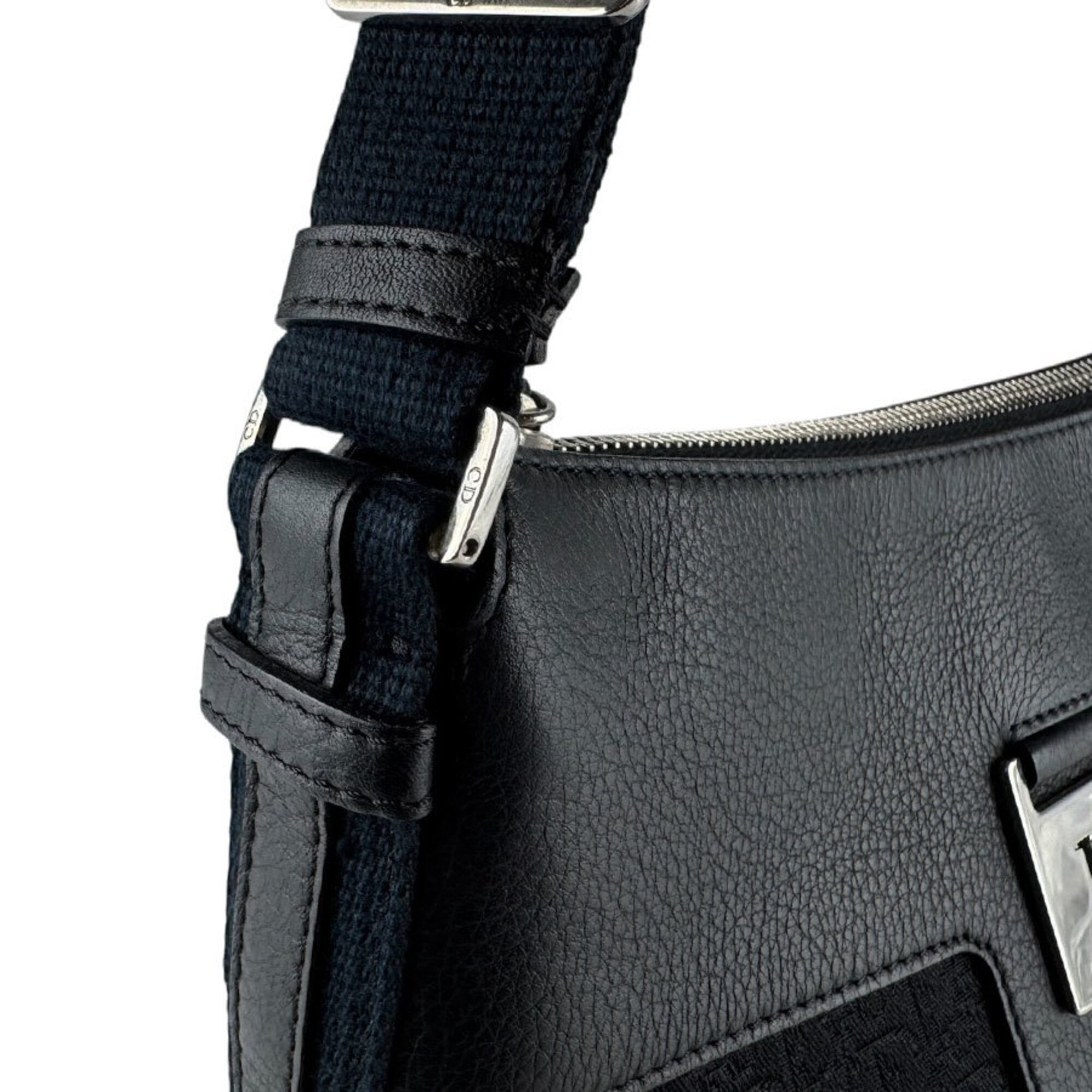 Christian Dior Black Canvas Leather Shoulder Bag (Pre-Owned)