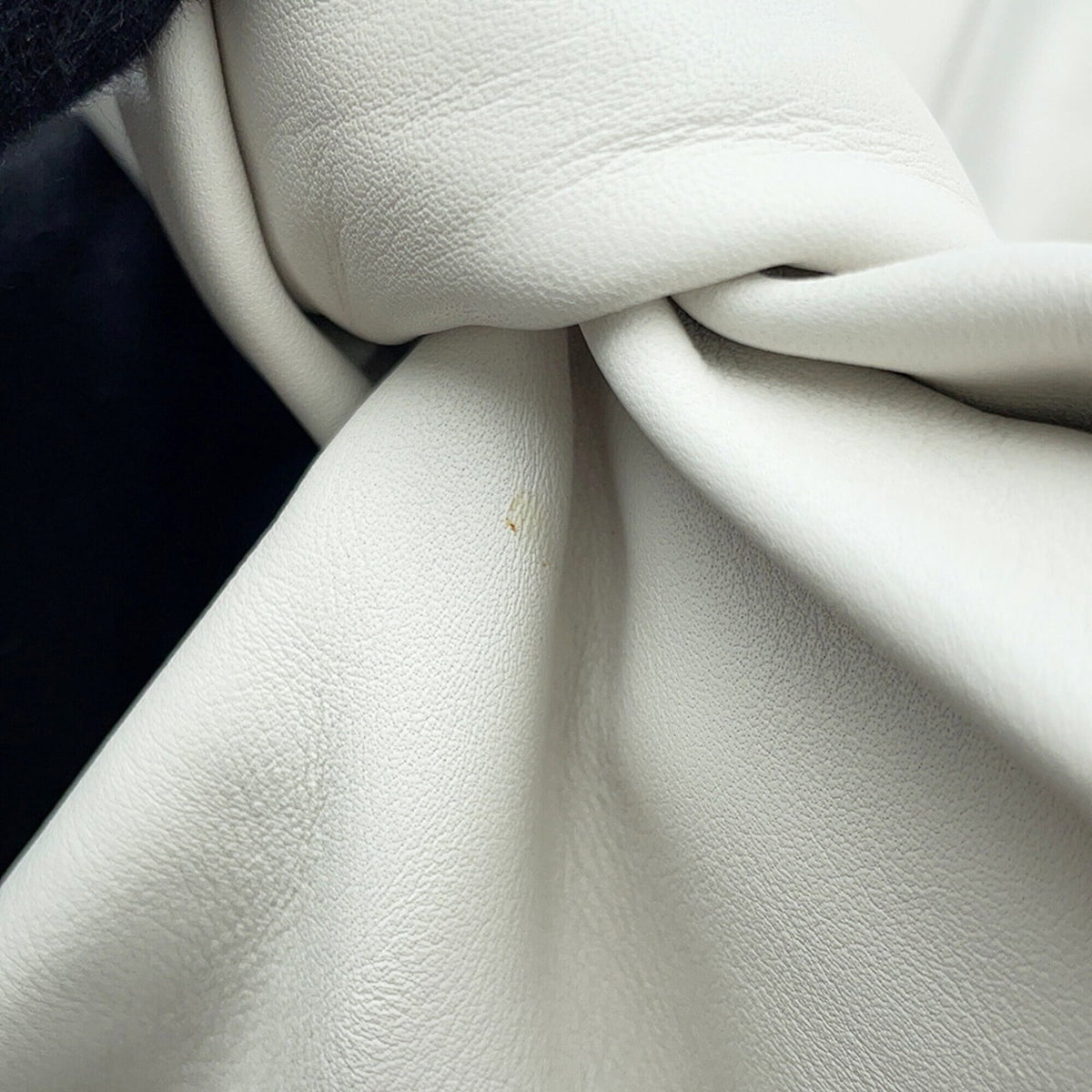 Bottega Veneta White Leather Handbag (Pre-Owned)