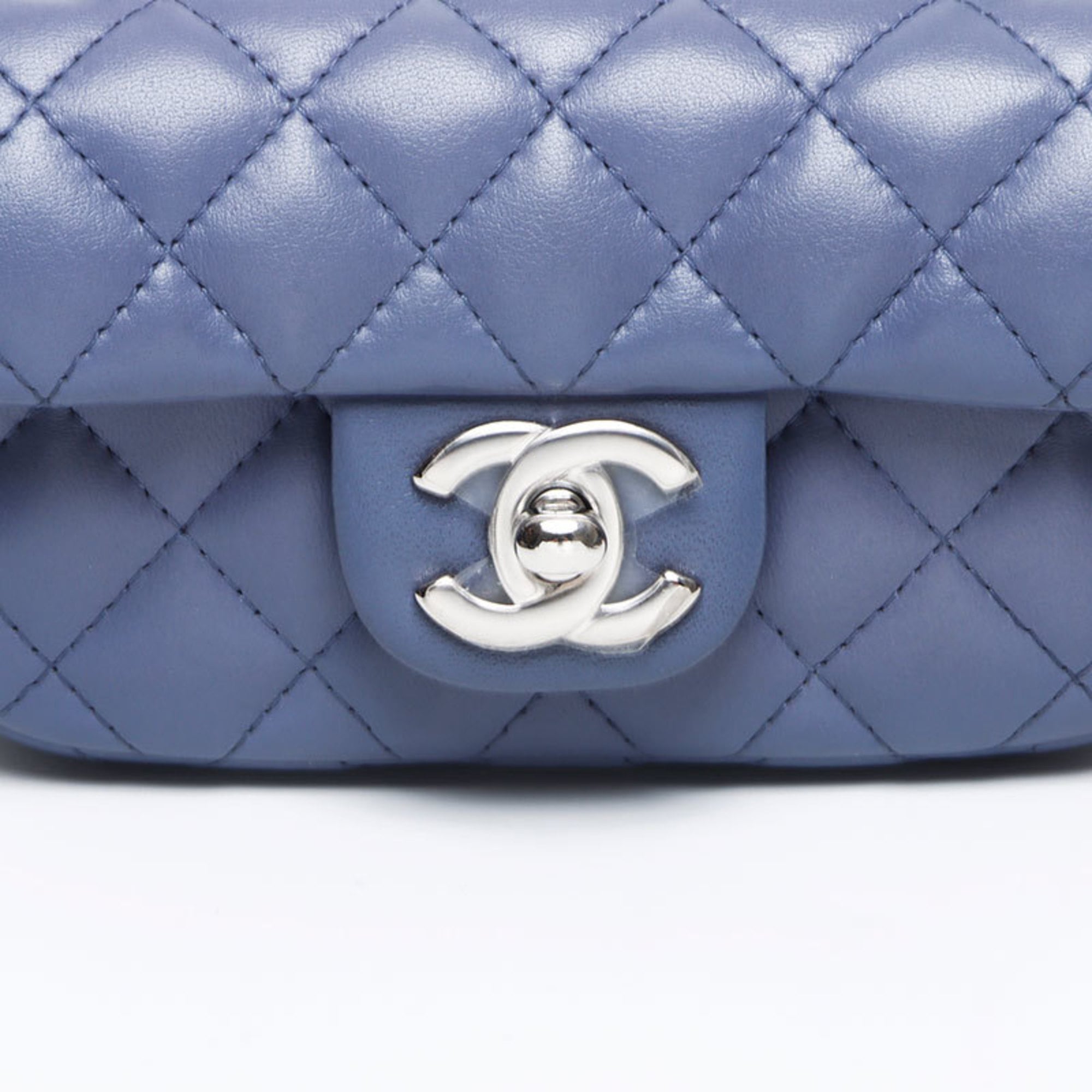 Chanel Blue Leather Shoulder Bag (Pre-Owned)