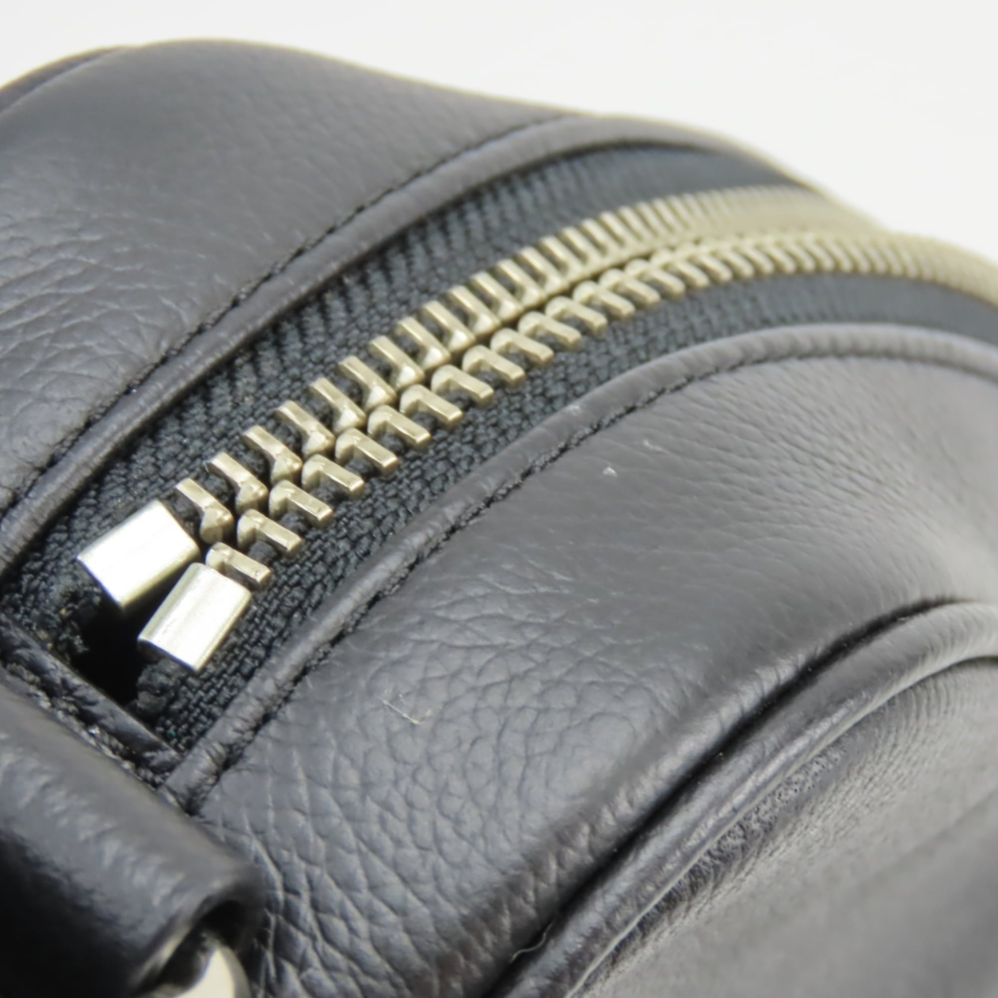 Coach Black Leather Shoulder Bag (Pre-Owned)