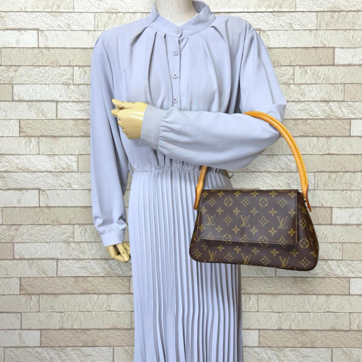 Louis Vuitton Brown Monogram Canvas Handbag (Pre-Owned)