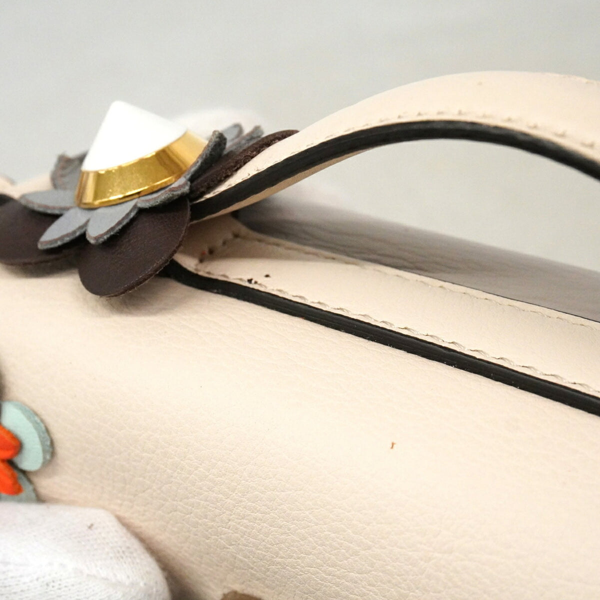 Fendi Gray Ivory Leather Handbag (Pre-Owned)