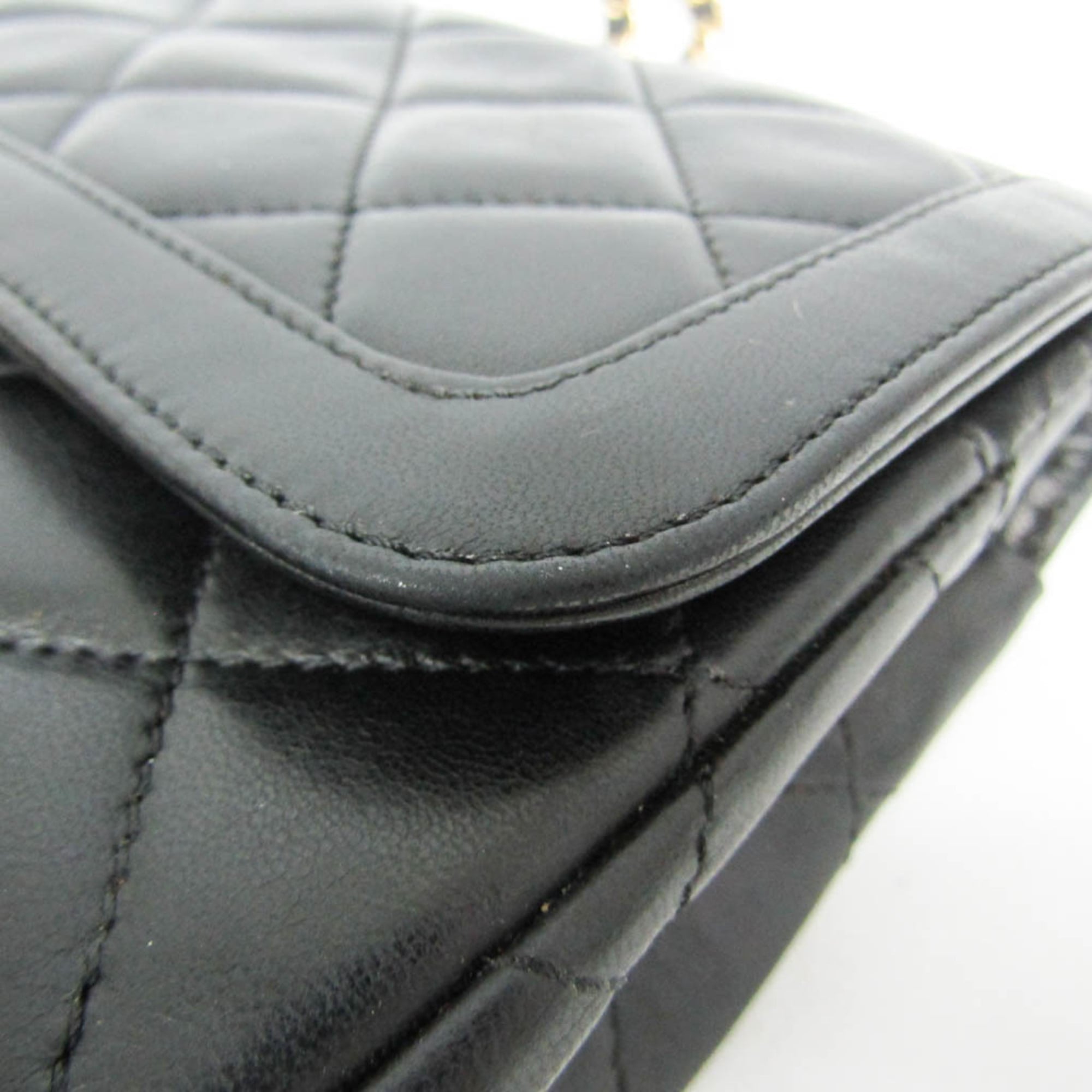Chanel Matelasse Black Leather Shoulder Bag (Pre-Owned)