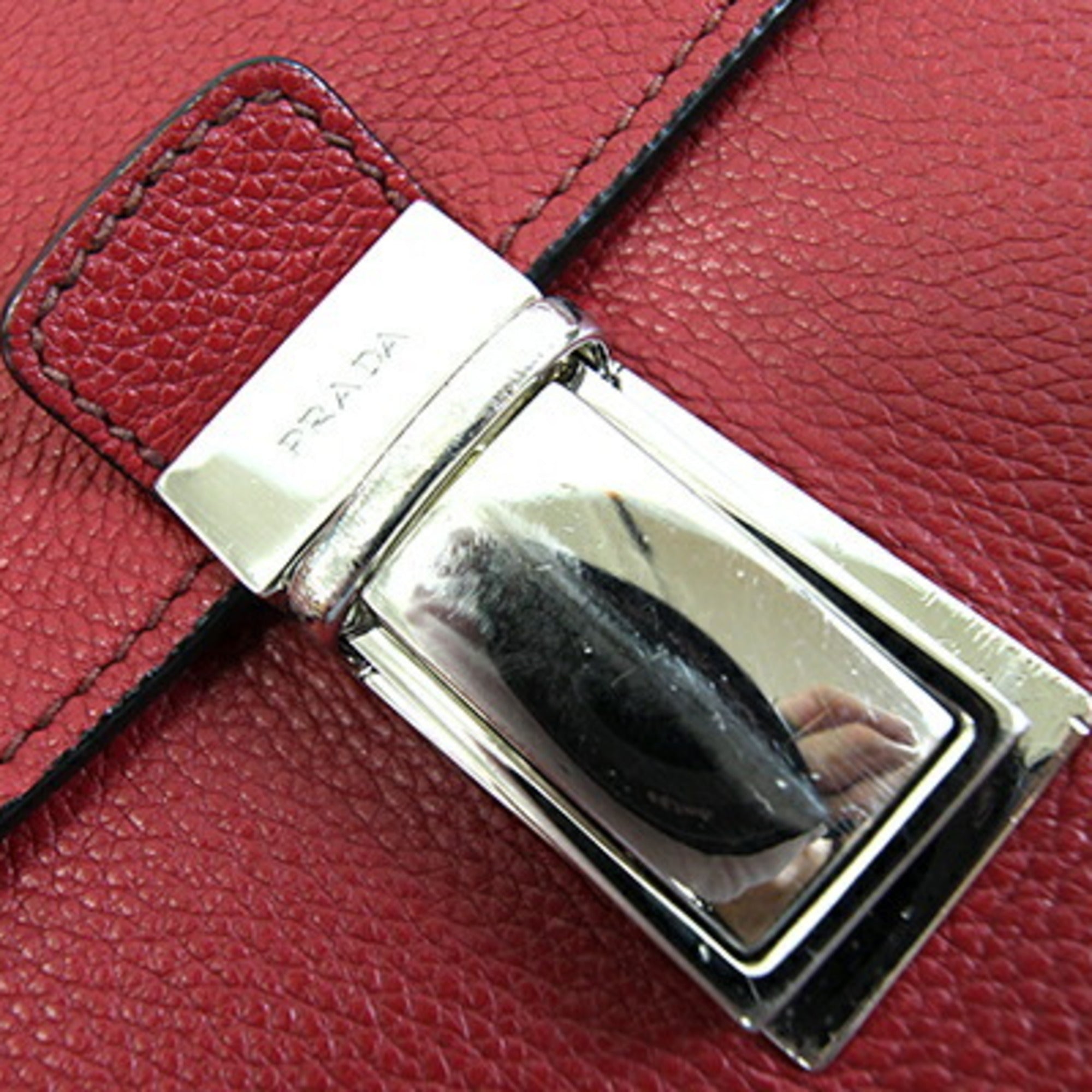 Prada Red Color Leather Shoulder Bag (Pre-Owned)