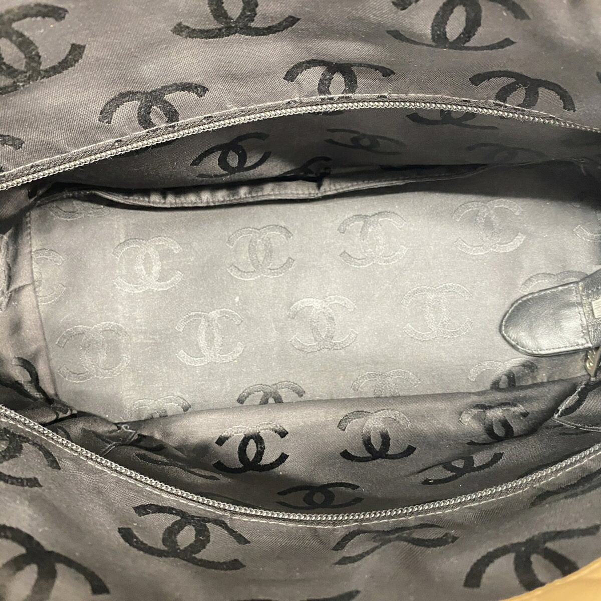 Chanel Beige Black Leather Tote Bag (Pre-Owned)