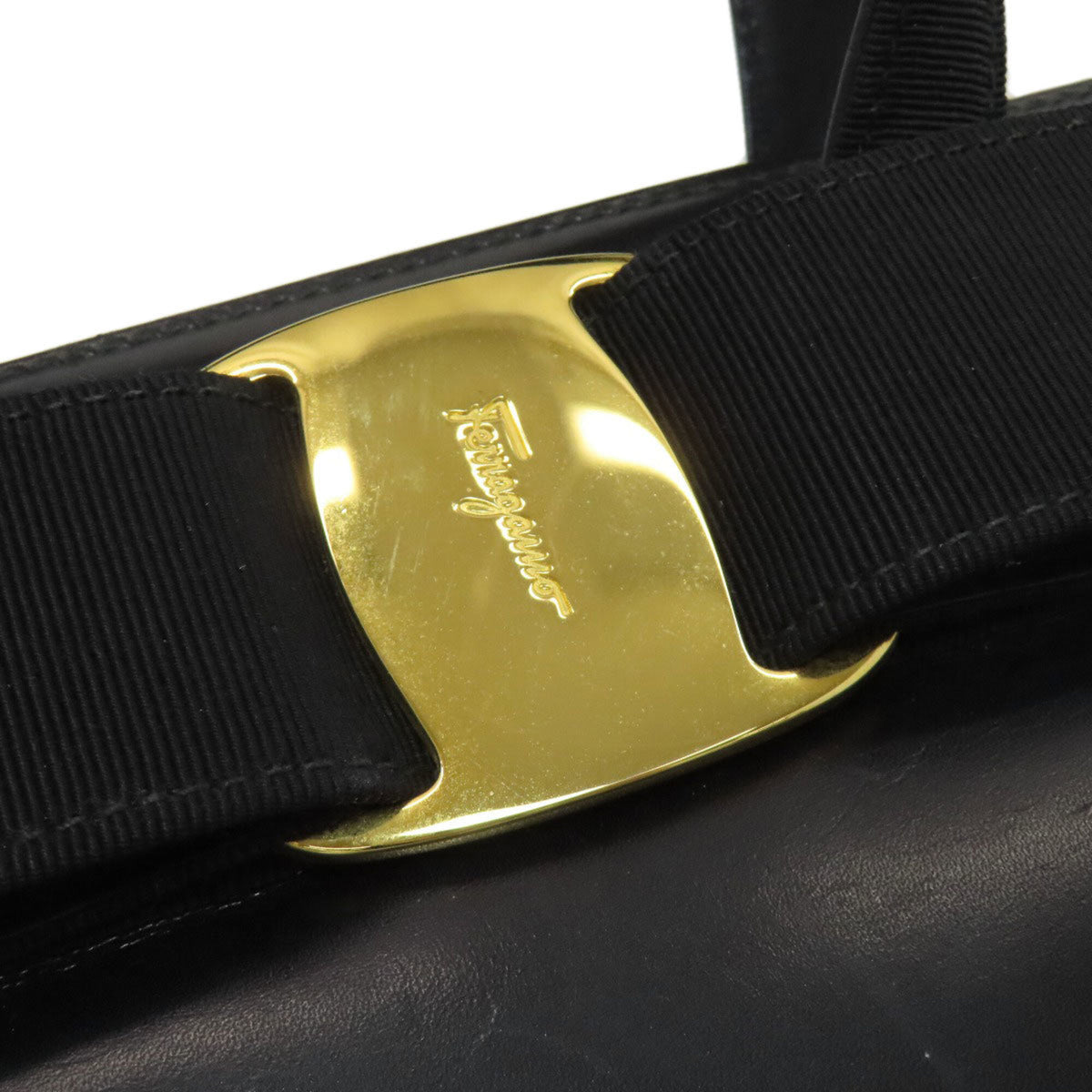 Salvatore Ferragamo Black Leather Handbag (Pre-Owned)