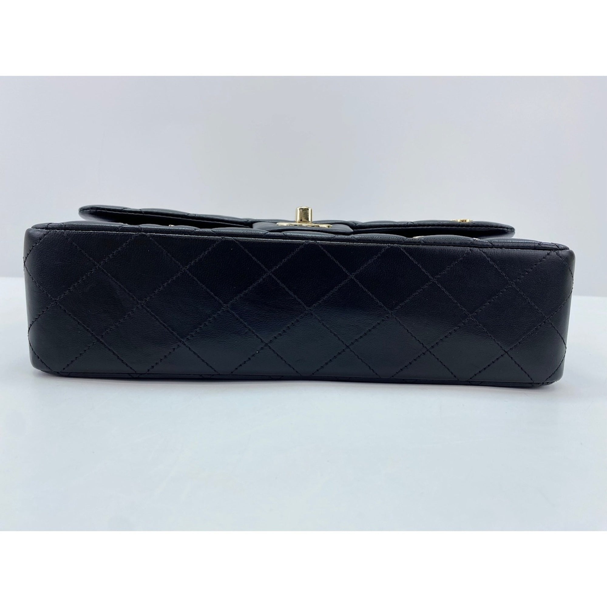 Chanel Black Shoulder Bag (Pre-Owned)
