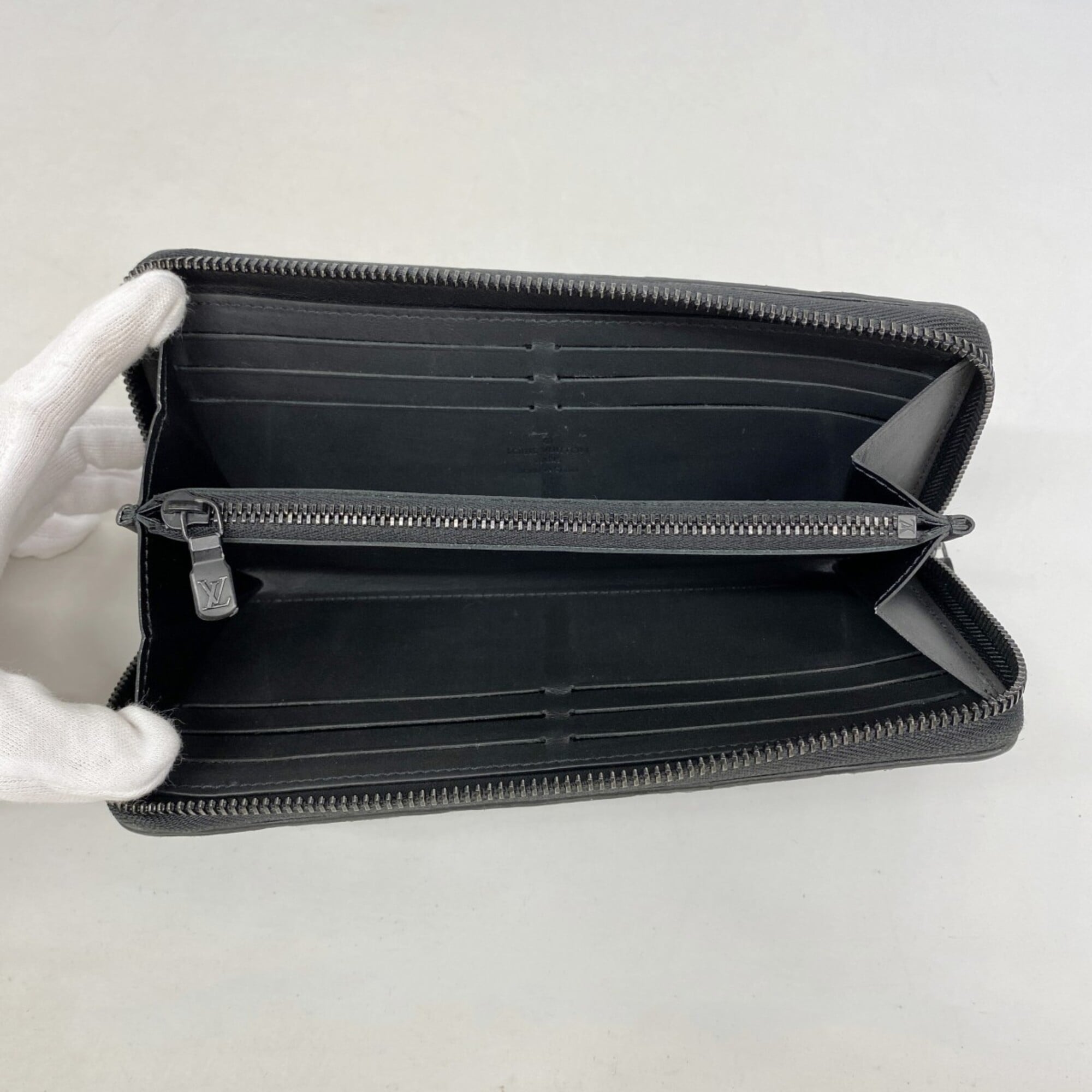 Louis Vuitton Black Long Wallet (Bi-Fold) (Pre-Owned)