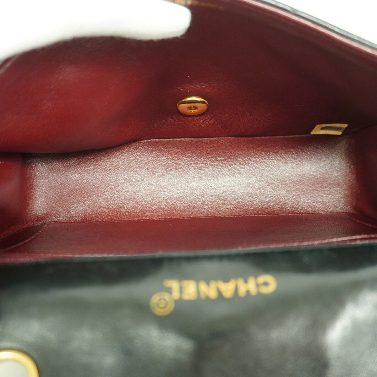 Chanel Black Leather Shoulder Bag (Pre-Owned)