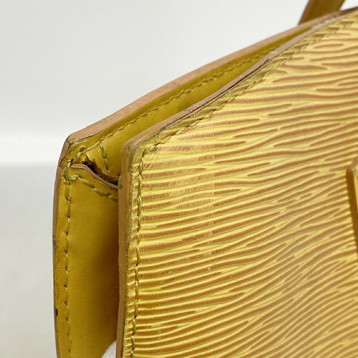 Louis Vuitton Jaune Shoulder Bag (Pre-Owned)