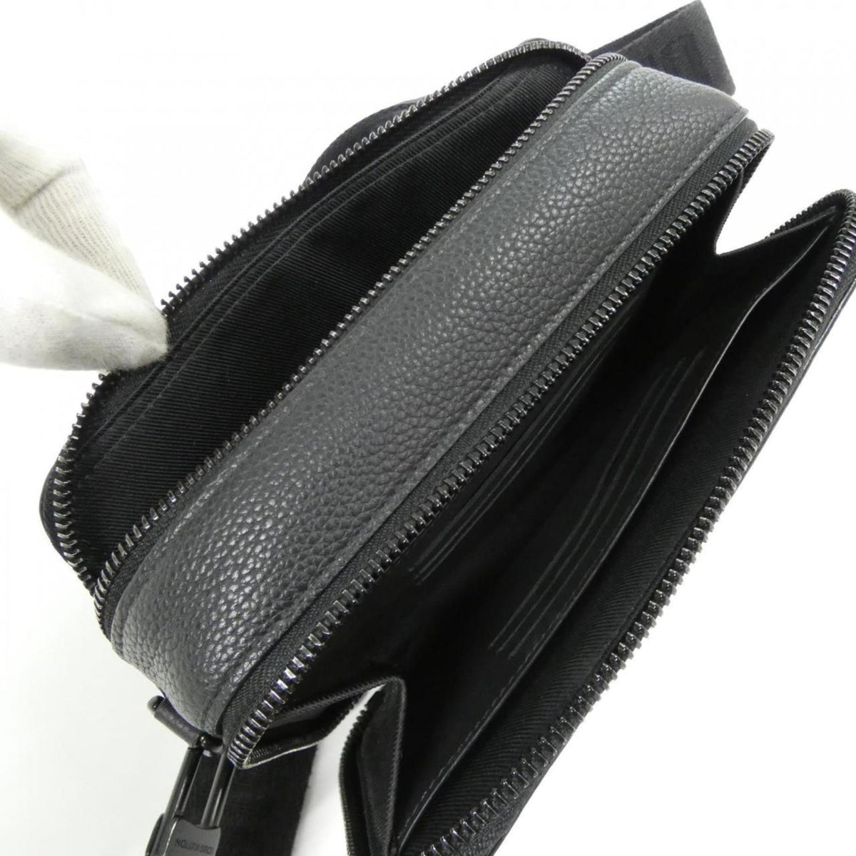 Louis Vuitton Black Leather Shoulder Bag (Pre-Owned)