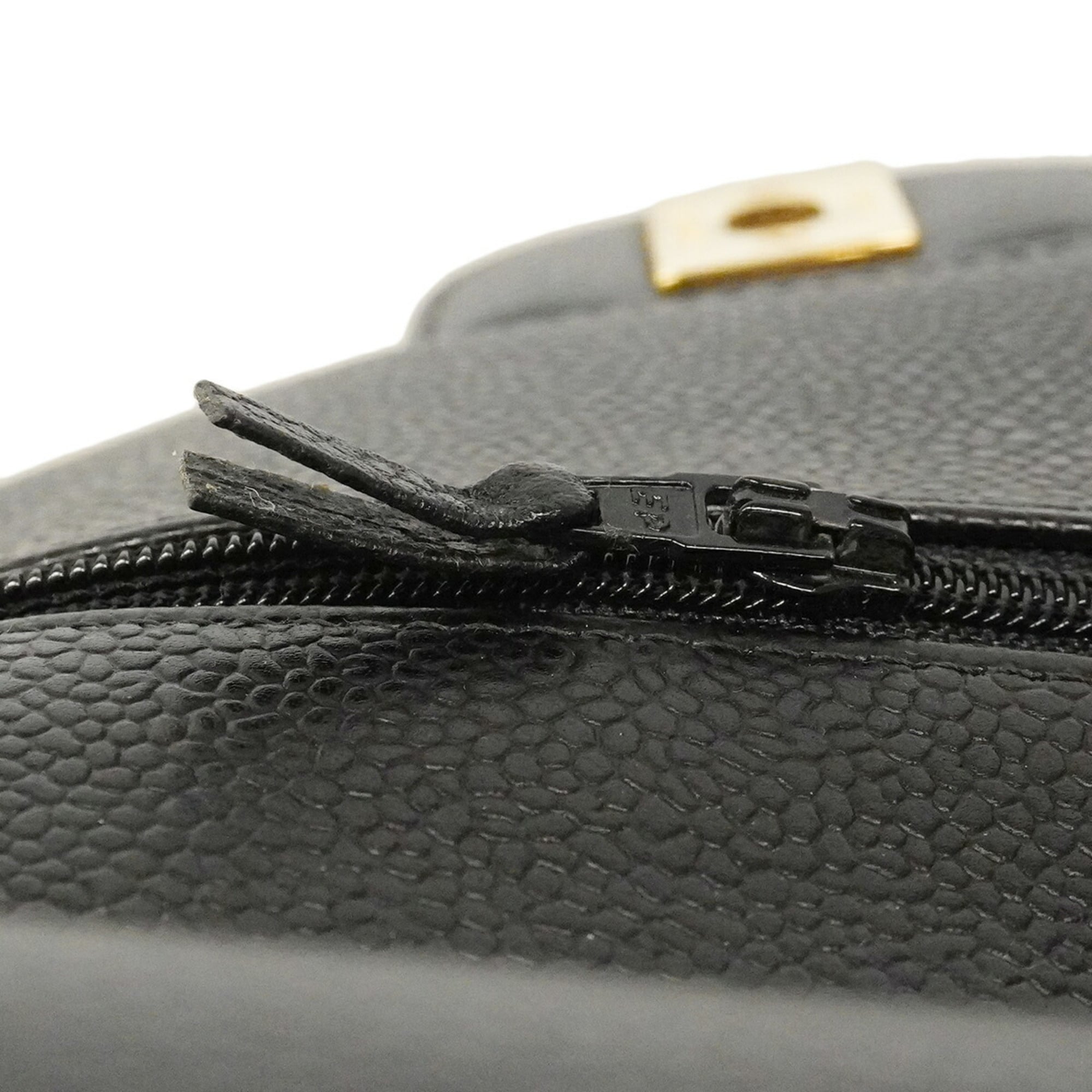 Chanel Black Grained Calfskin Shoulder Bag (Pre-Owned)