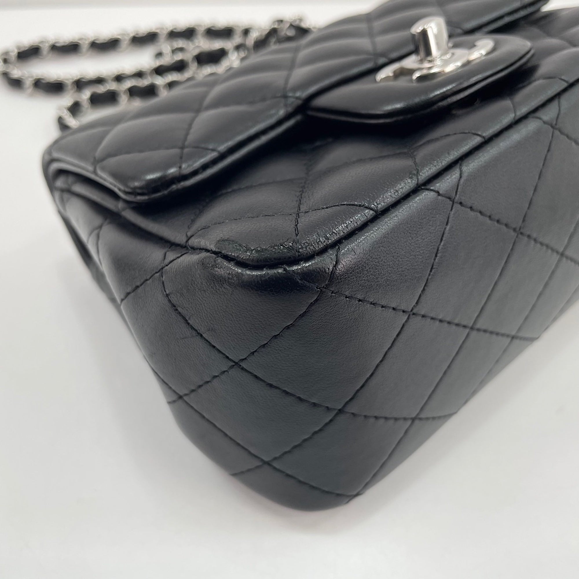 Chanel Black Shoulder Bag (Pre-Owned)