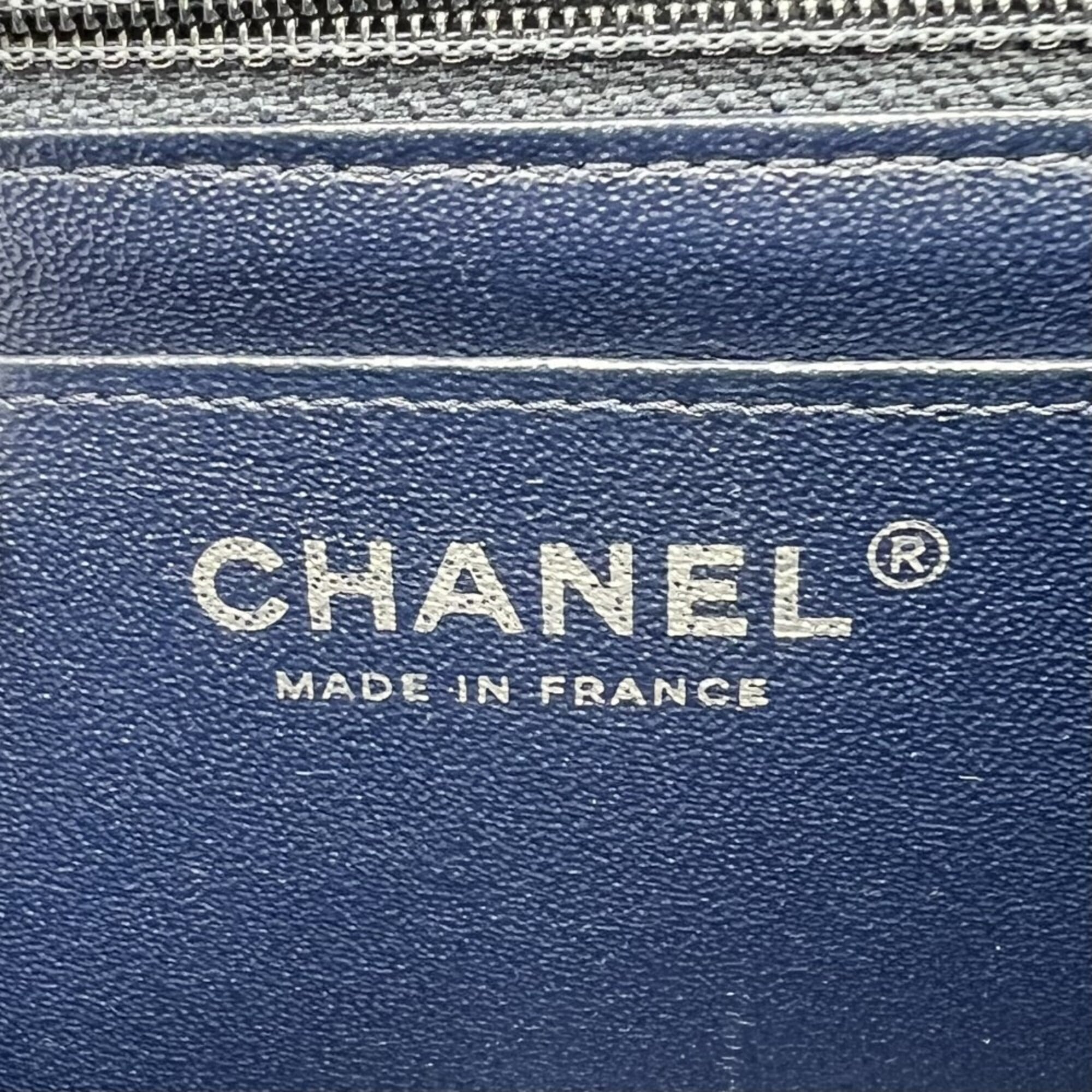 Chanel Blue Leather Shoulder Bag (Pre-Owned)