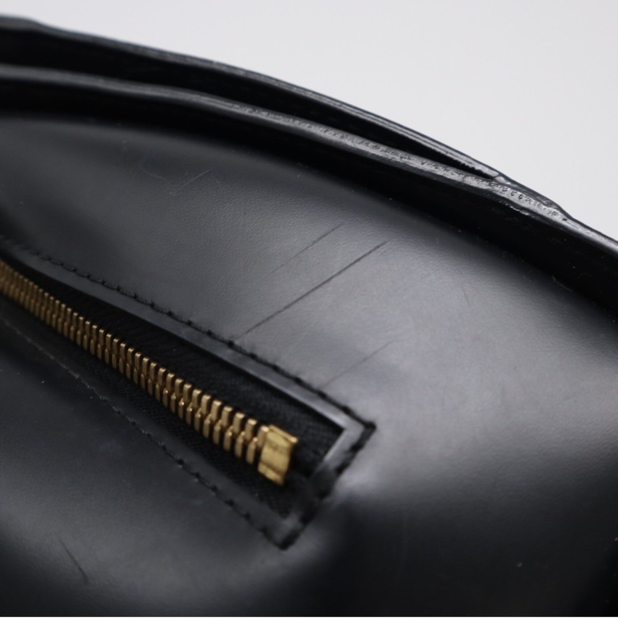 Louis Vuitton Black Leather Handbag (Pre-Owned)