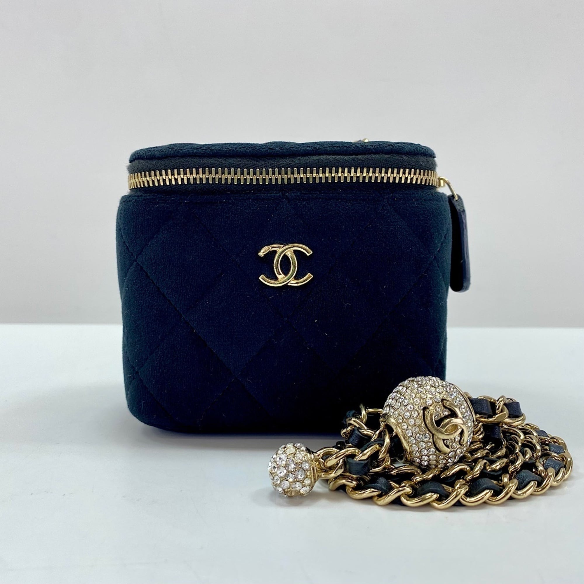 Chanel Matelasse Black Shoulder Bag (Pre-Owned)