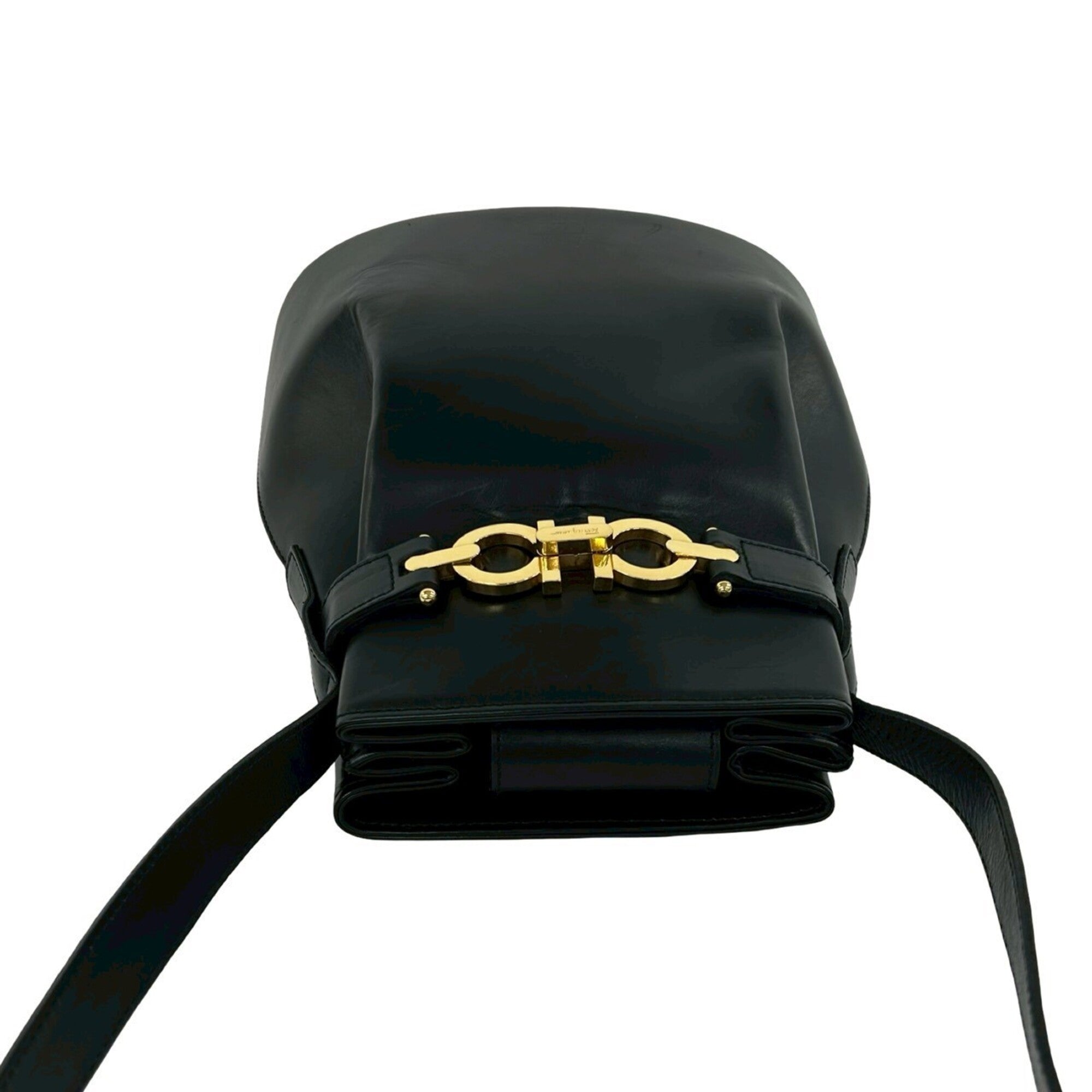 Salvatore Ferragamo Black Leather Shoulder Bag (Pre-Owned)