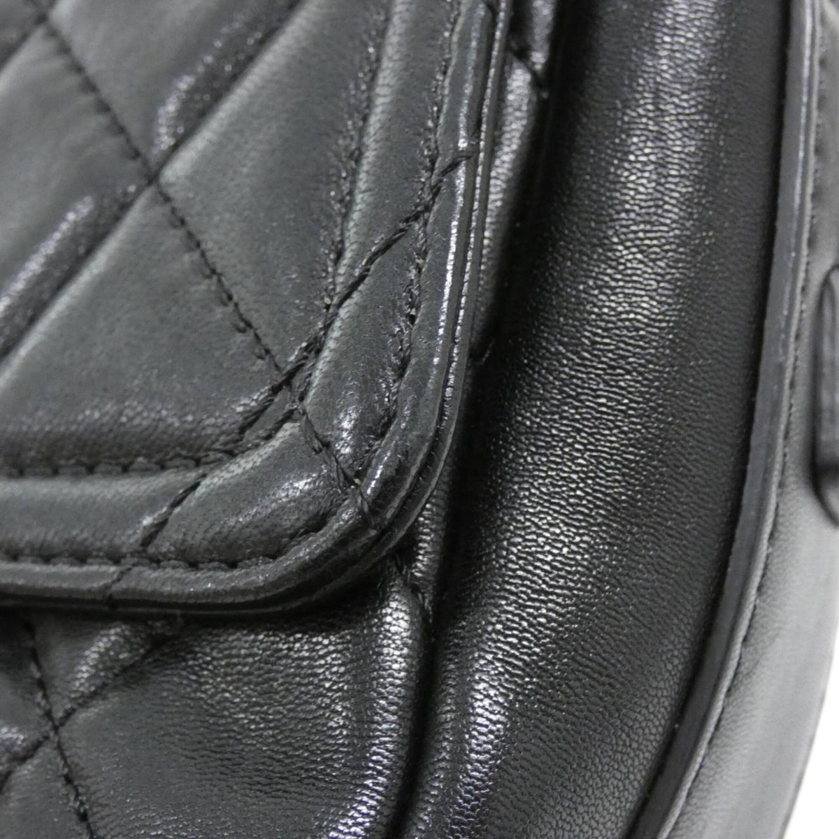 Chanel Black Leather Shoulder Bag (Pre-Owned)