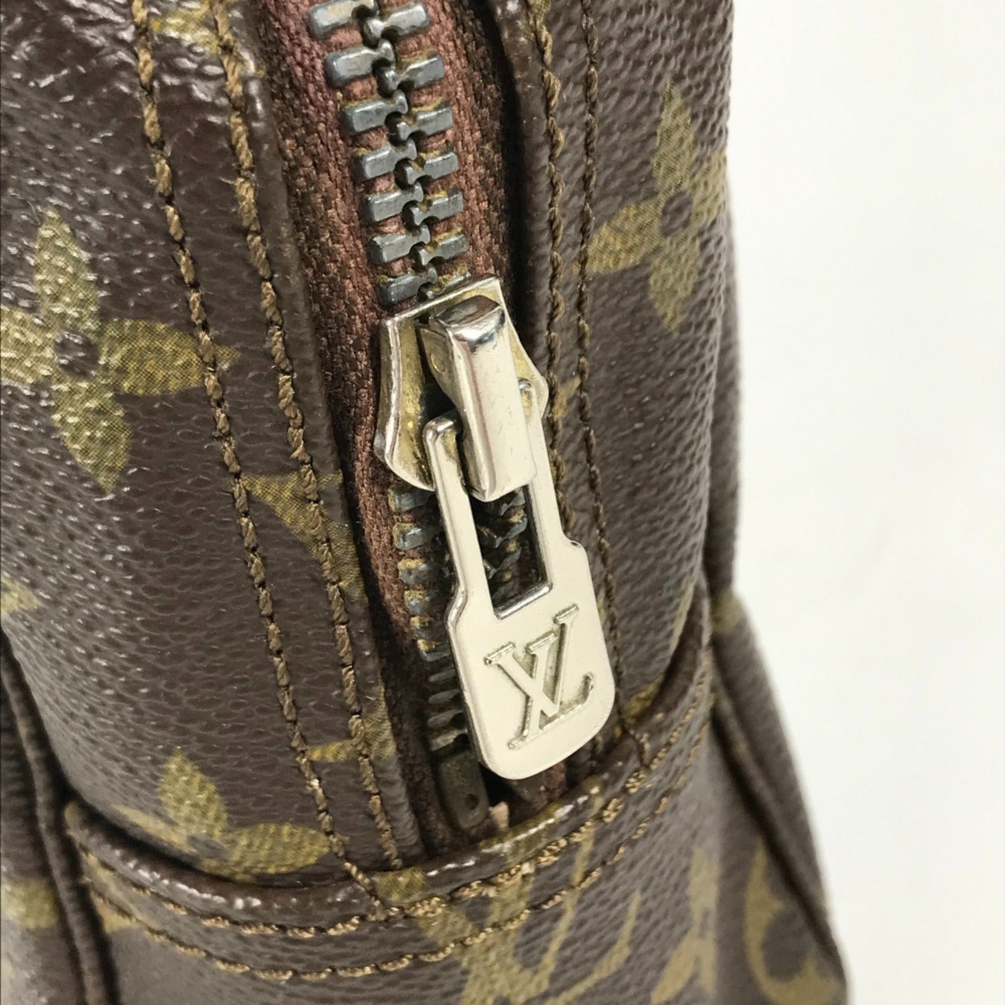 Louis Vuitton Brown Monogram Monogram Pouch (Pre-Owned)