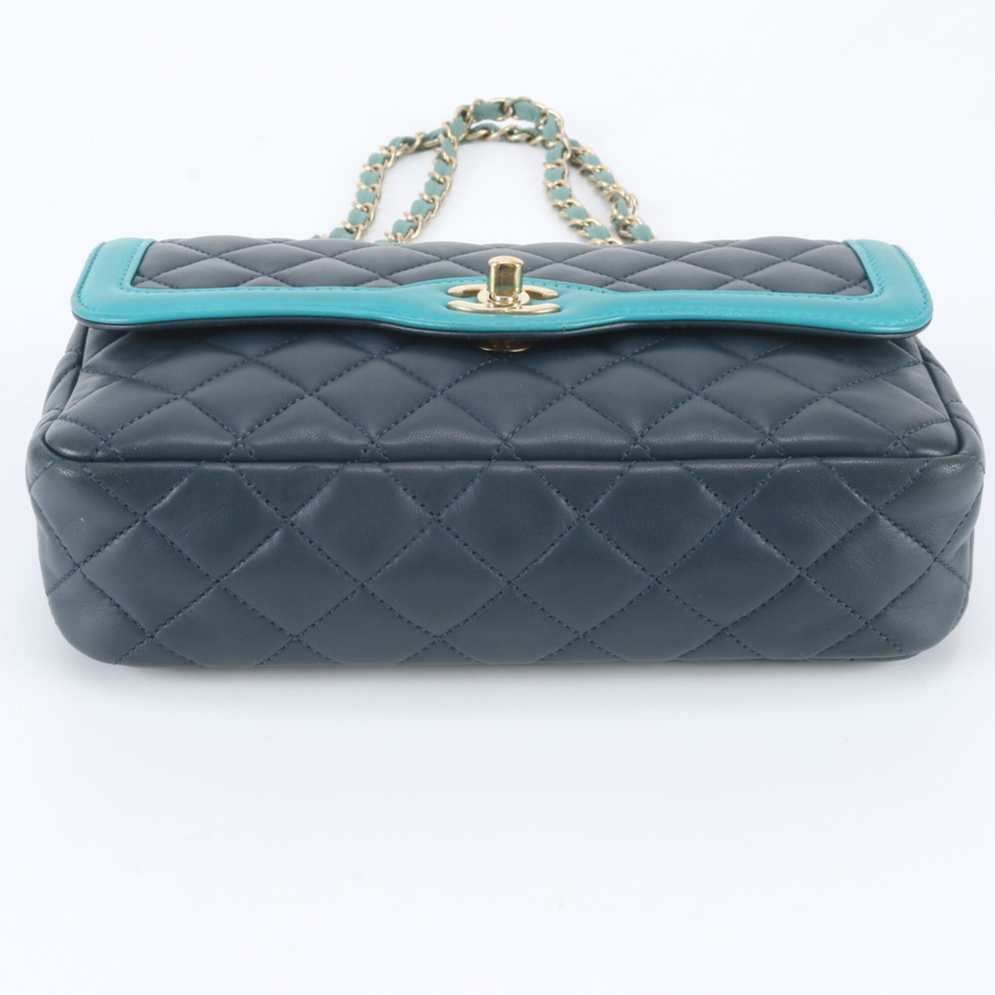 Chanel Dark Green Leather Shoulder Bag (Pre-Owned)