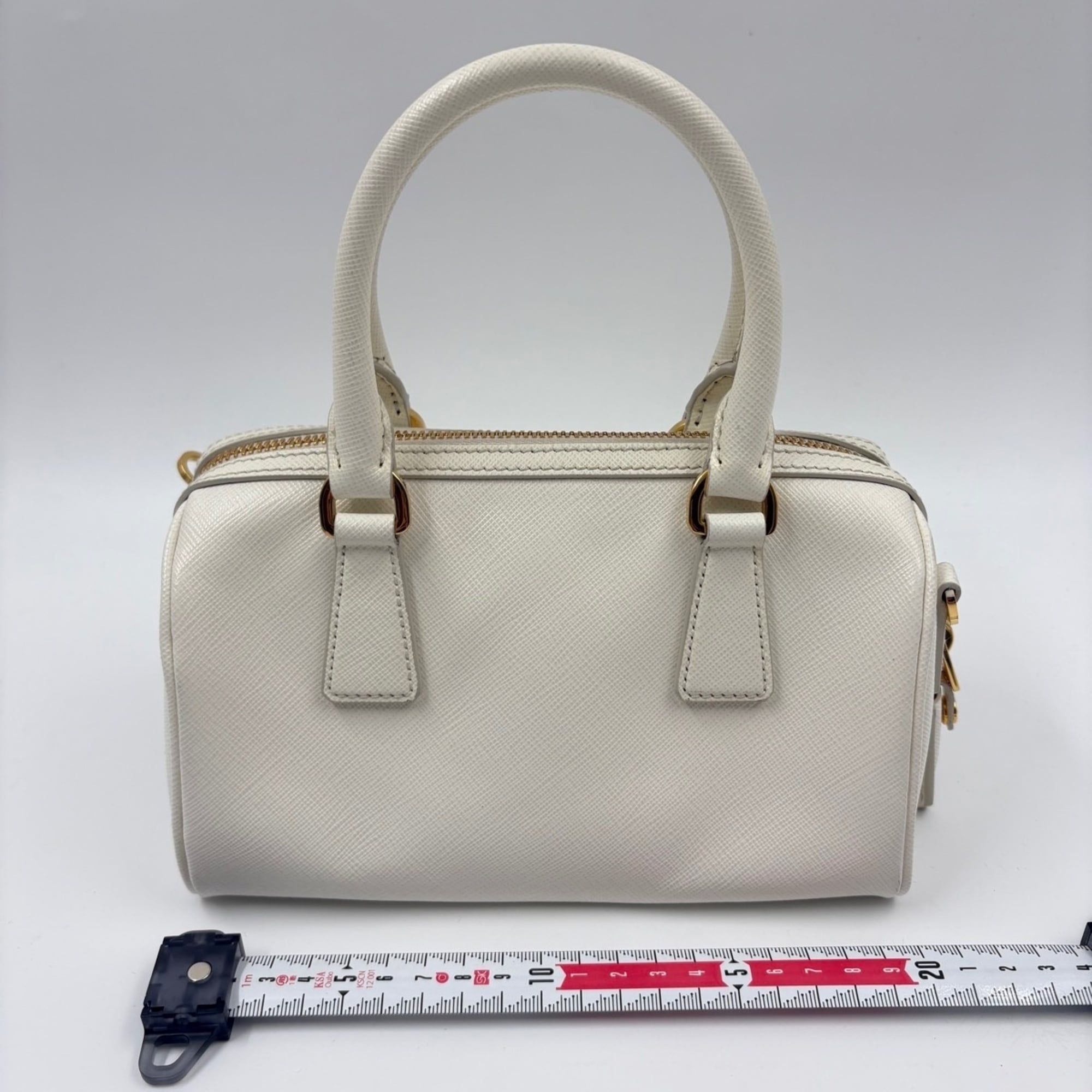 Prada White Handbag (Pre-Owned)