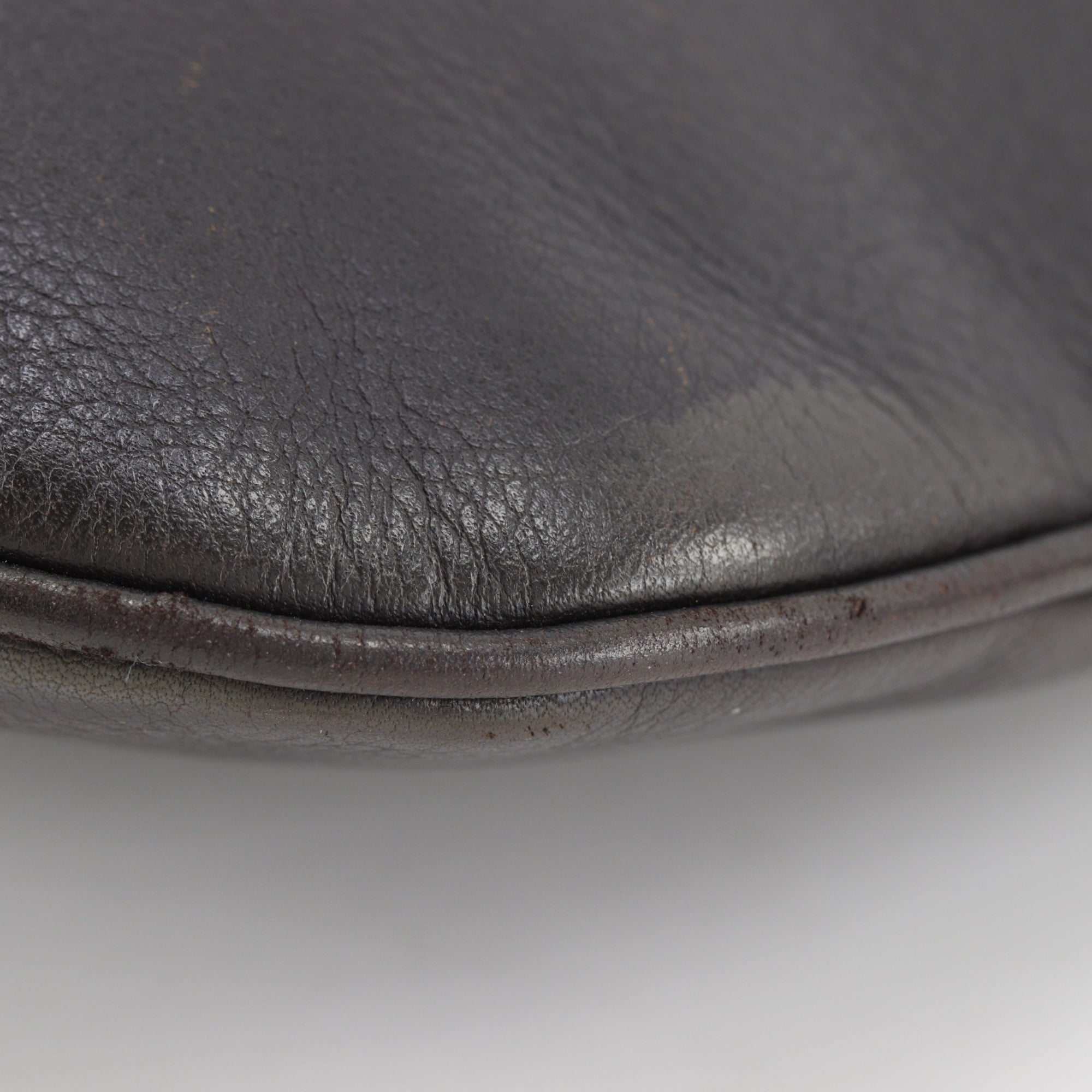 Loewe Black Leather Shoulder Bag (Pre-Owned)