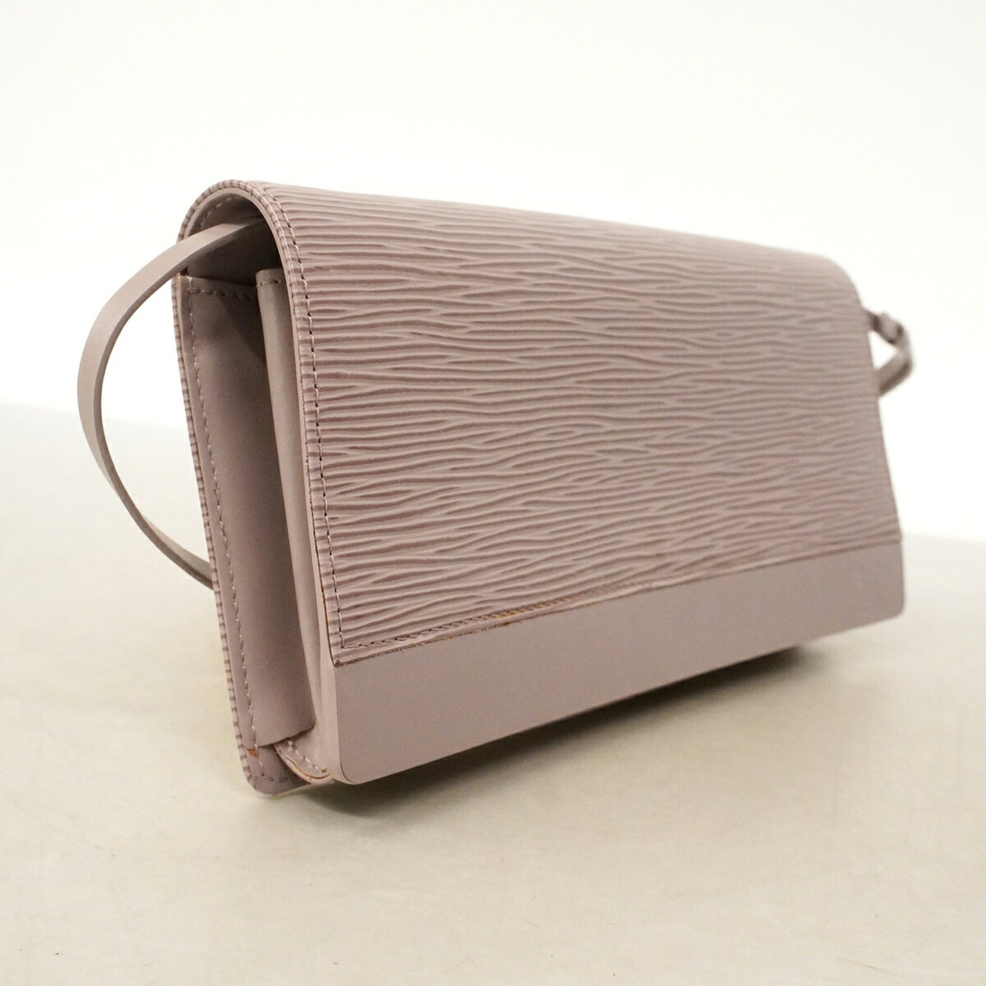 Louis Vuitton Lilac Shoulder Bag (Pre-Owned)