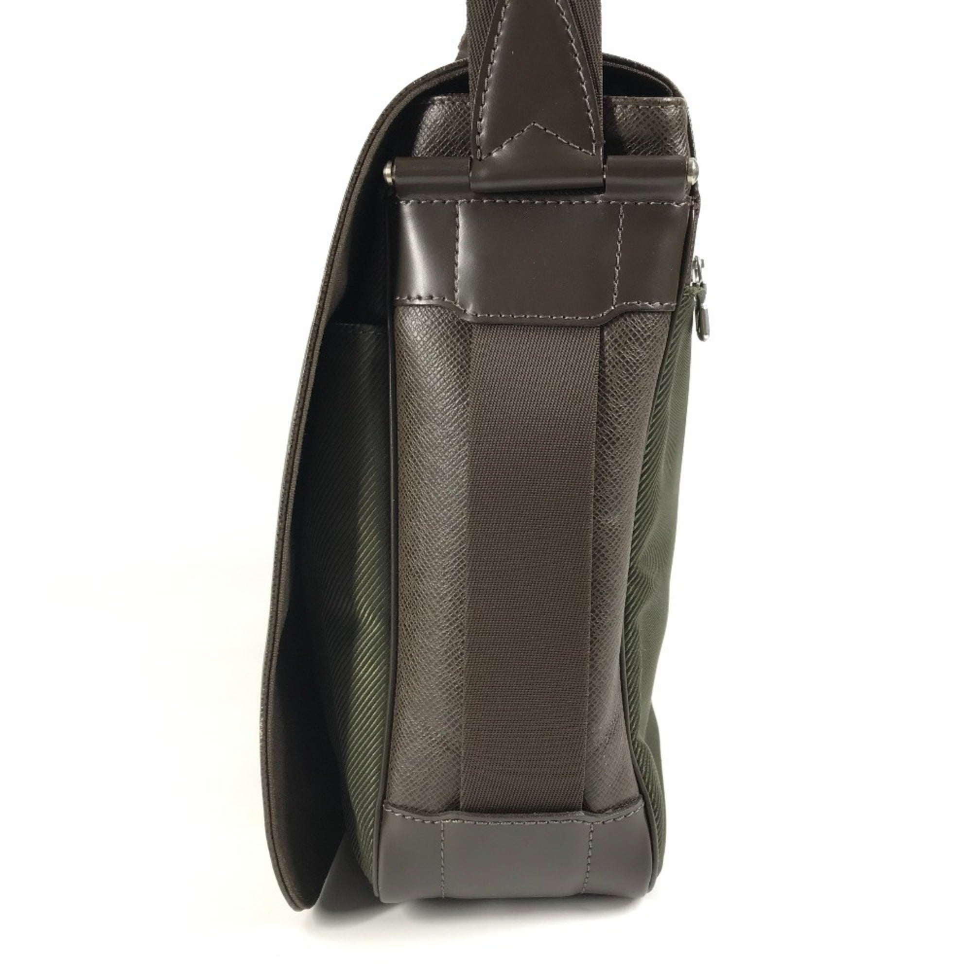 Louis Vuitton Brown Grizzly Taiga Leather Messenger Bag Shoulder Bag (Pre-Owned)