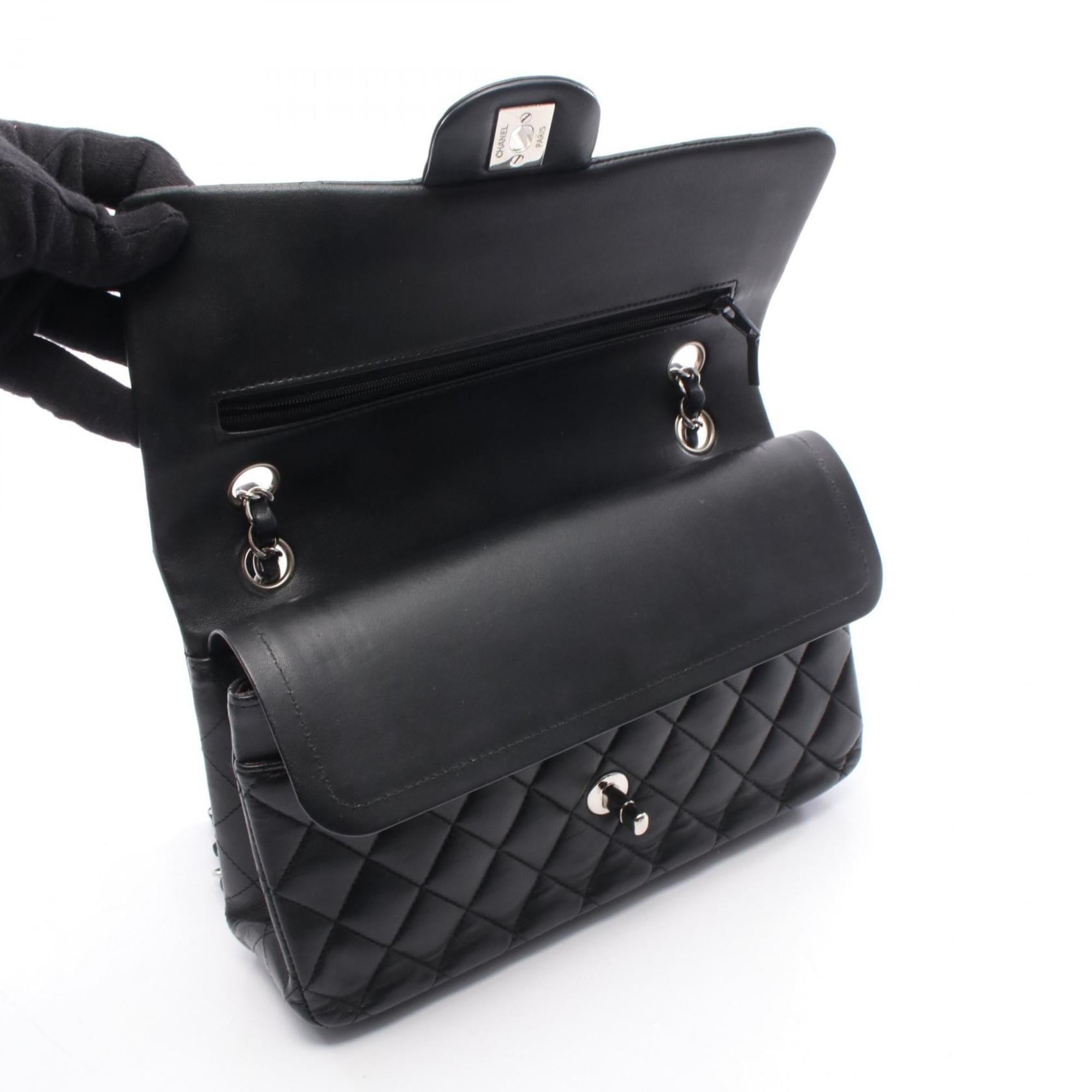 Chanel Black Leather Shoulder Bag (Pre-Owned)