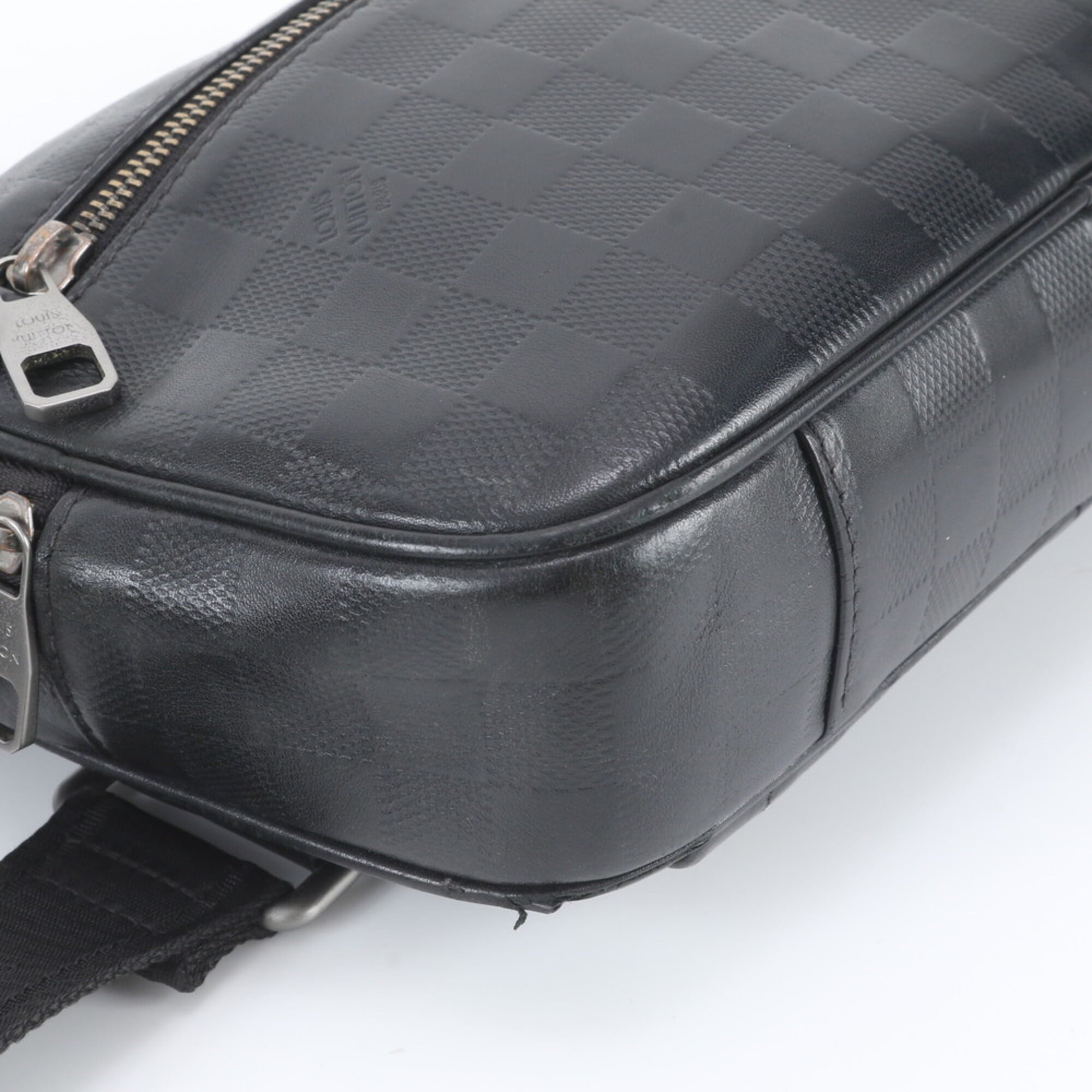 Louis Vuitton Onyx Leather Pouch Sling Bag (Pre-Owned)
