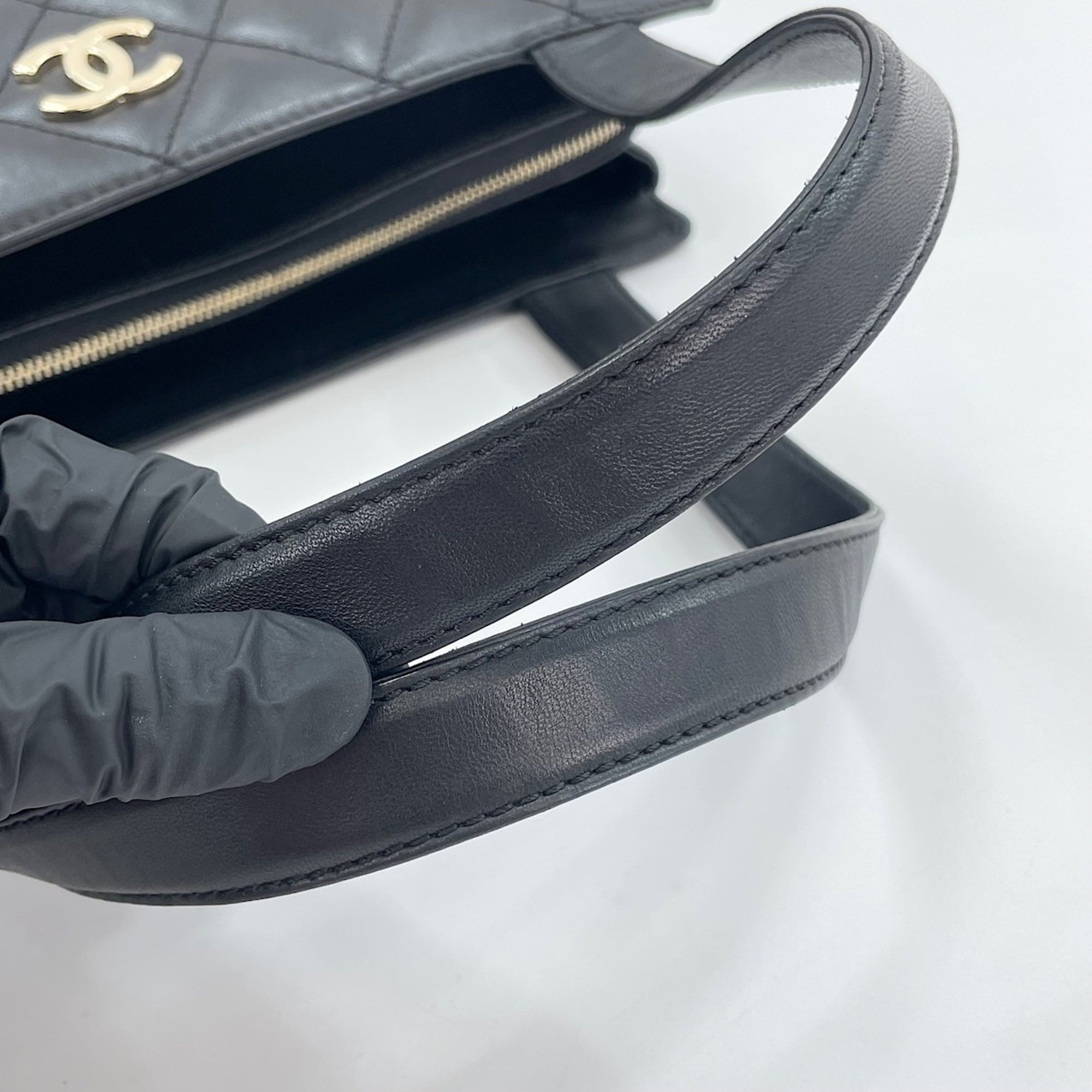 Chanel Black Handbag (Pre-Owned)
