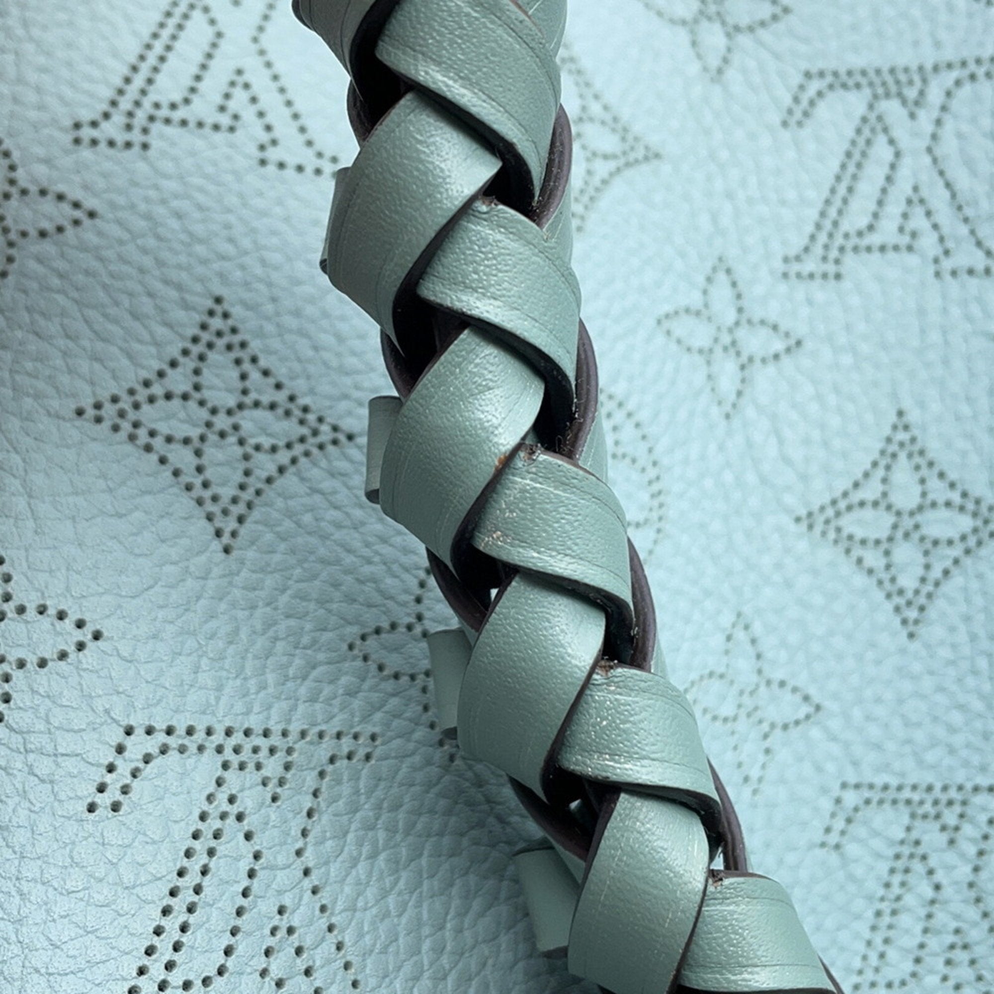 Louis Vuitton Light Blue Monogram Mahina Leather Handbag Shoulder Bag (Pre-Owned)