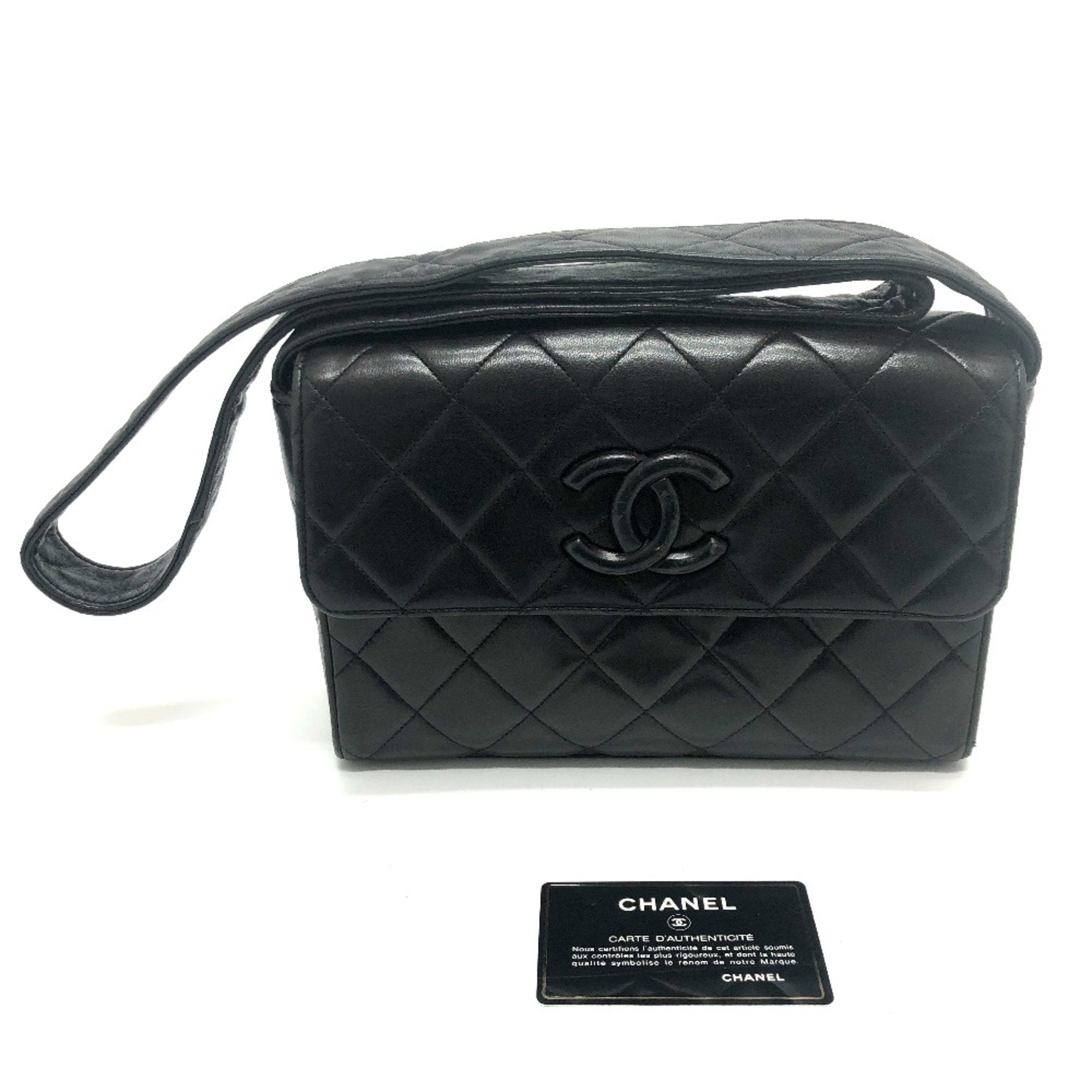 Chanel Black Leather Shoulder Bag (Pre-Owned)