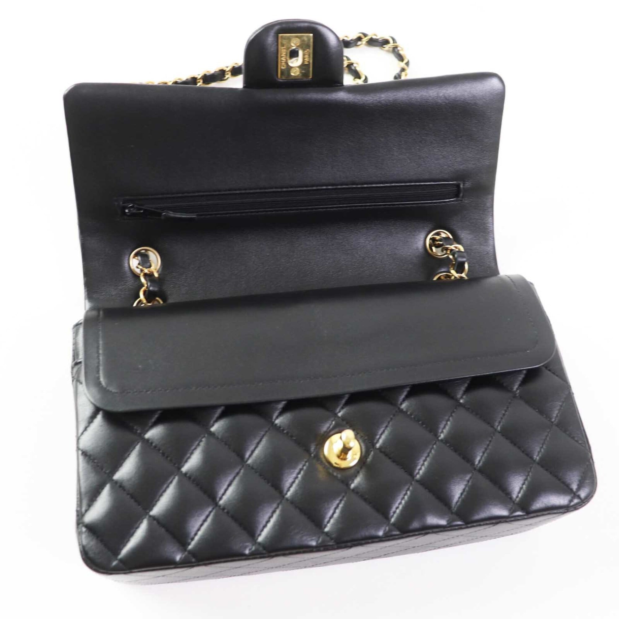 Chanel Black Leather Shoulder Bag (Pre-Owned)
